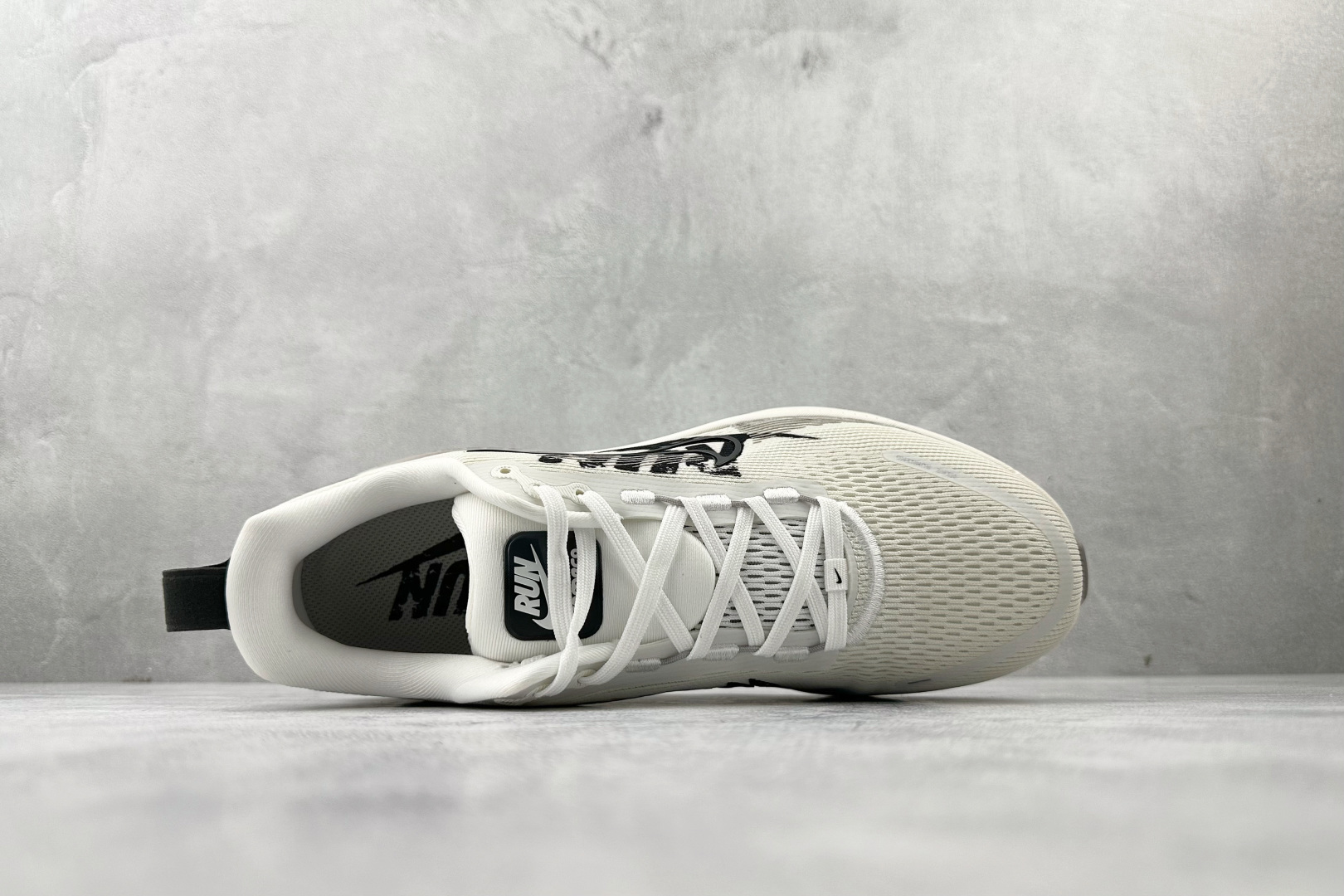 全套数据私模 Nike Vomero 18 白色 IB5726-100