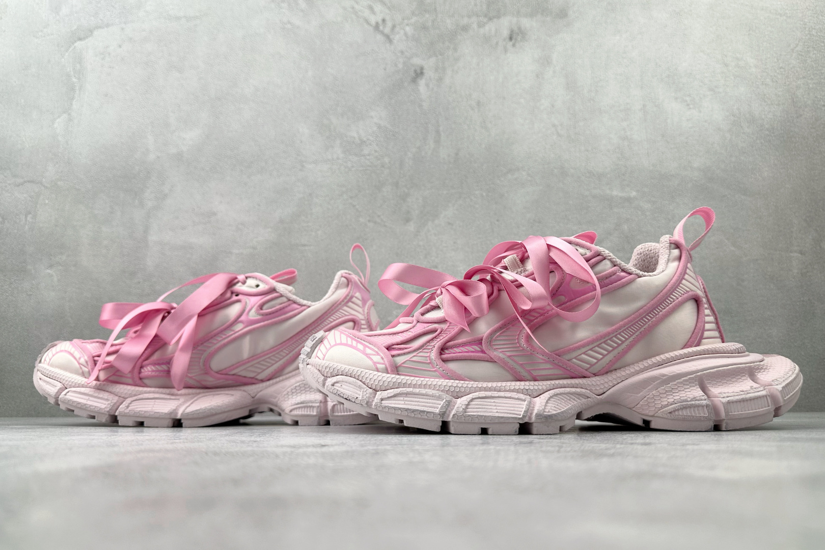 VG 430 代购版 Balenciaga巴黎世家 3XL 缎面蝴蝶结 粉色 734731W3XSB