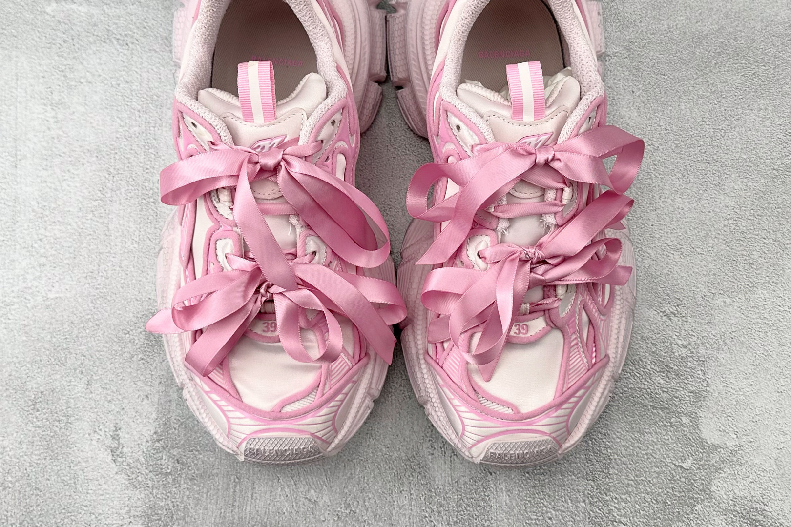 VG 430 代购版 Balenciaga巴黎世家 3XL 缎面蝴蝶结 粉色 734731W3XSB