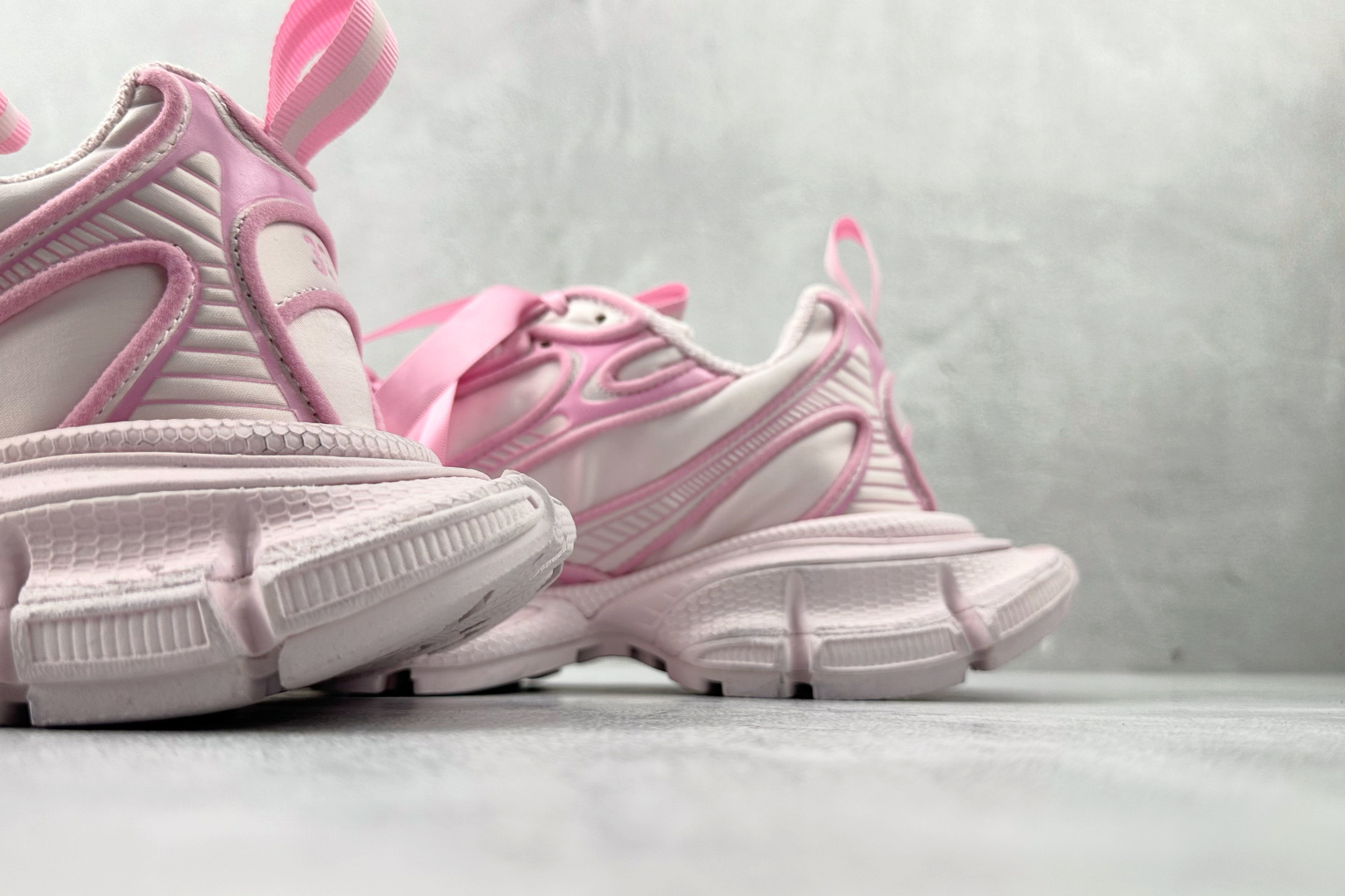 VG 430 代购版 Balenciaga巴黎世家 3XL 缎面蝴蝶结 粉色 734731W3XSB