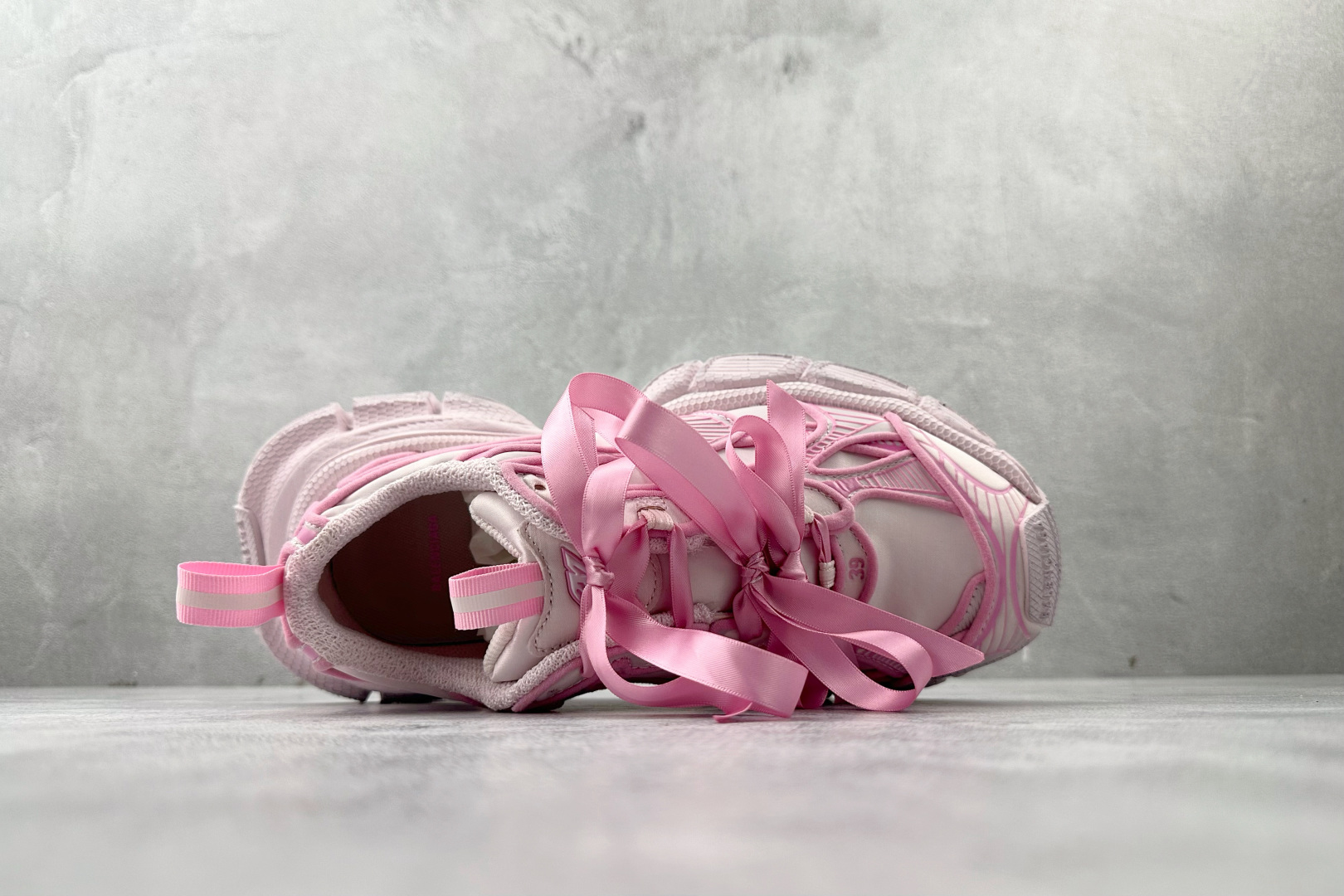 VG 430 代购版 Balenciaga巴黎世家 3XL 缎面蝴蝶结 粉色 734731W3XSB