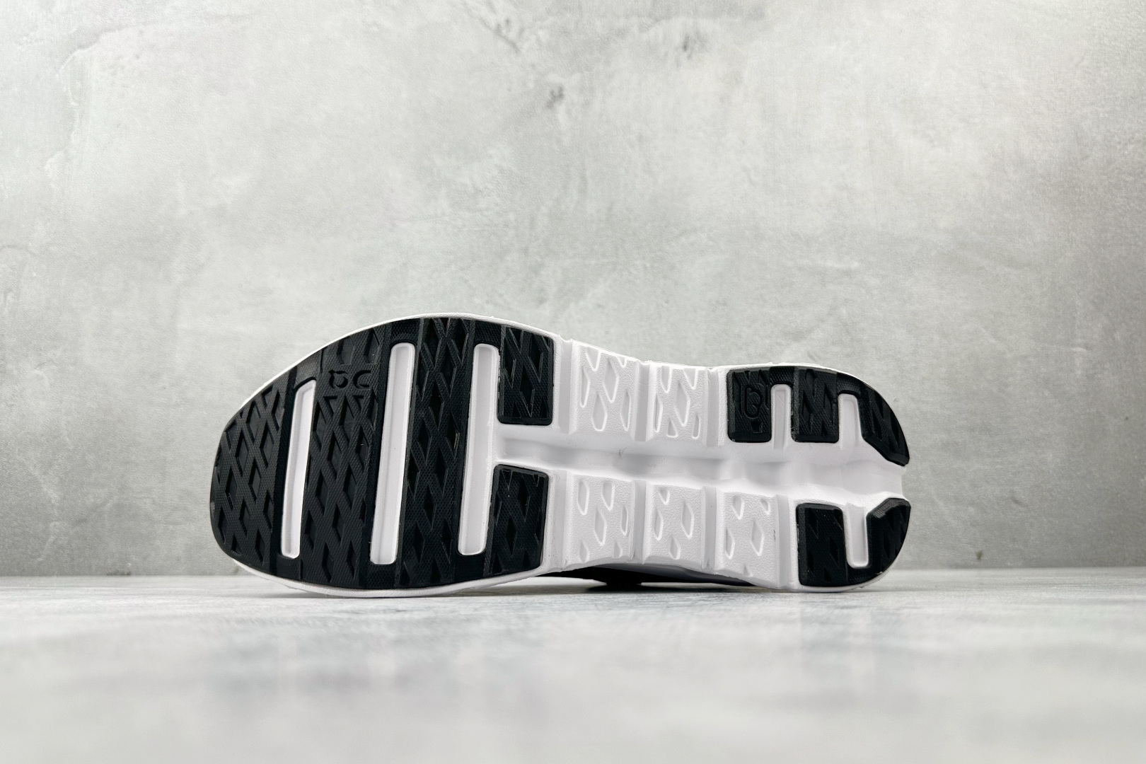 180 On昂跑 Cloudtilt 黑色 3ME1010