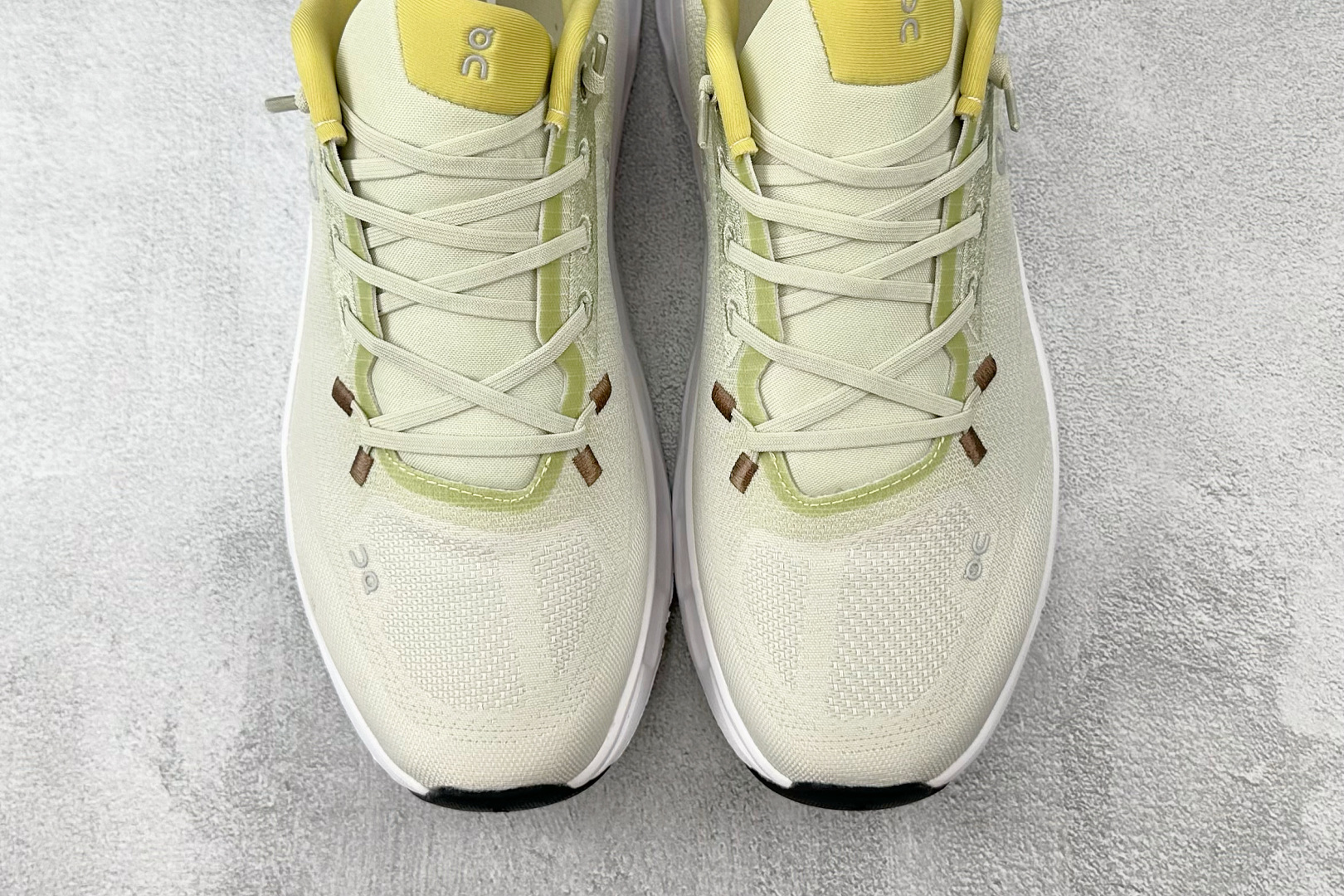 180 On昂跑 Cloudtilt 米色 3ME1010