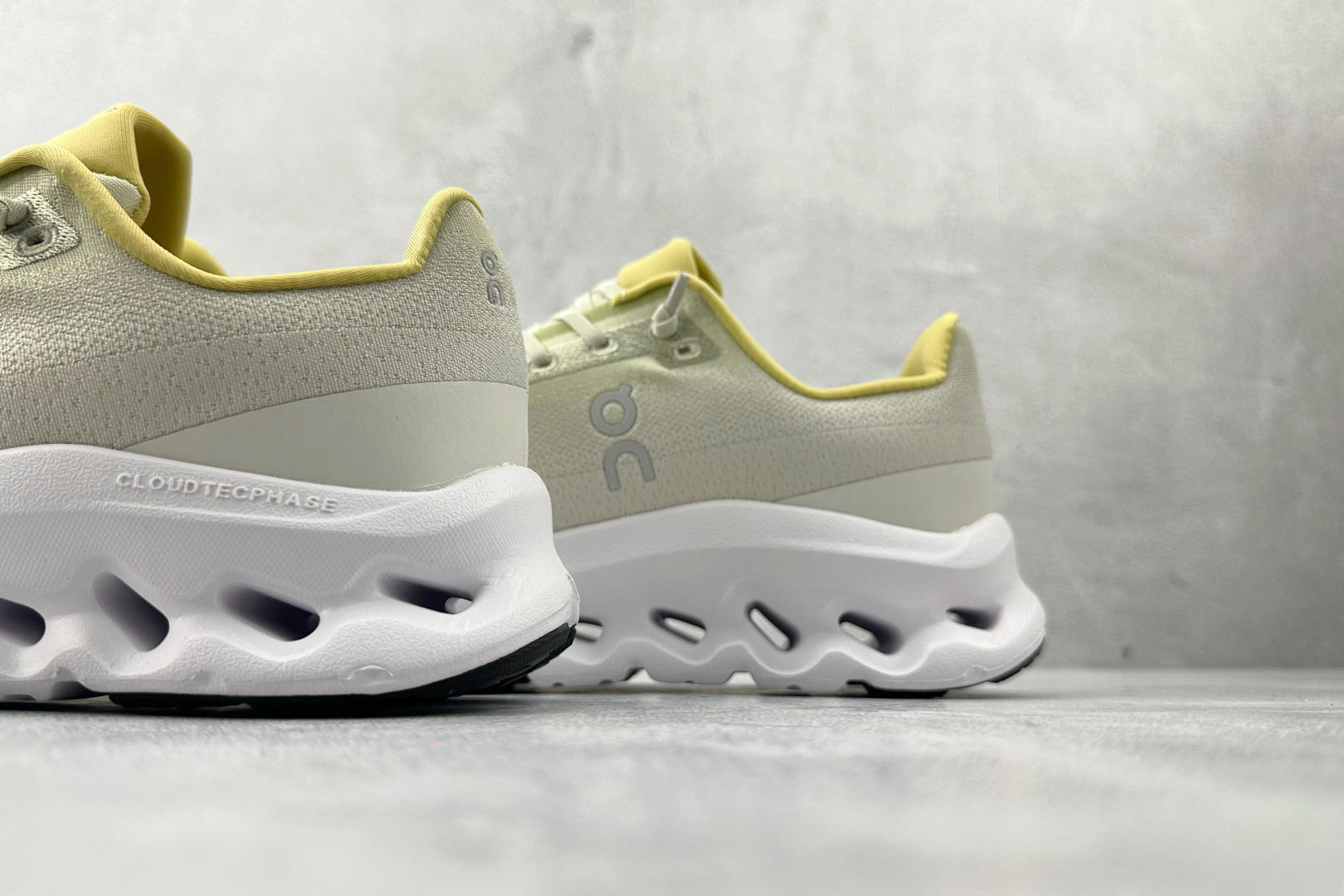 180 On昂跑 Cloudtilt 米色 3ME1010