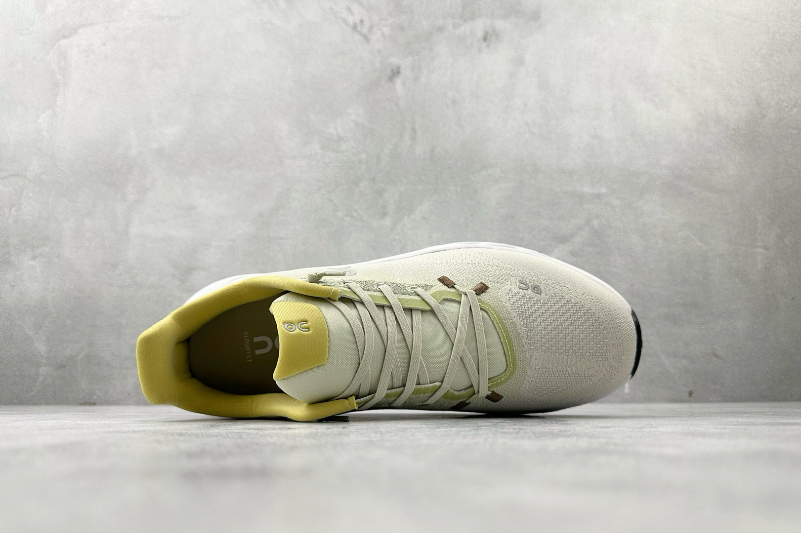 180 On昂跑 Cloudtilt 米色 3ME1010