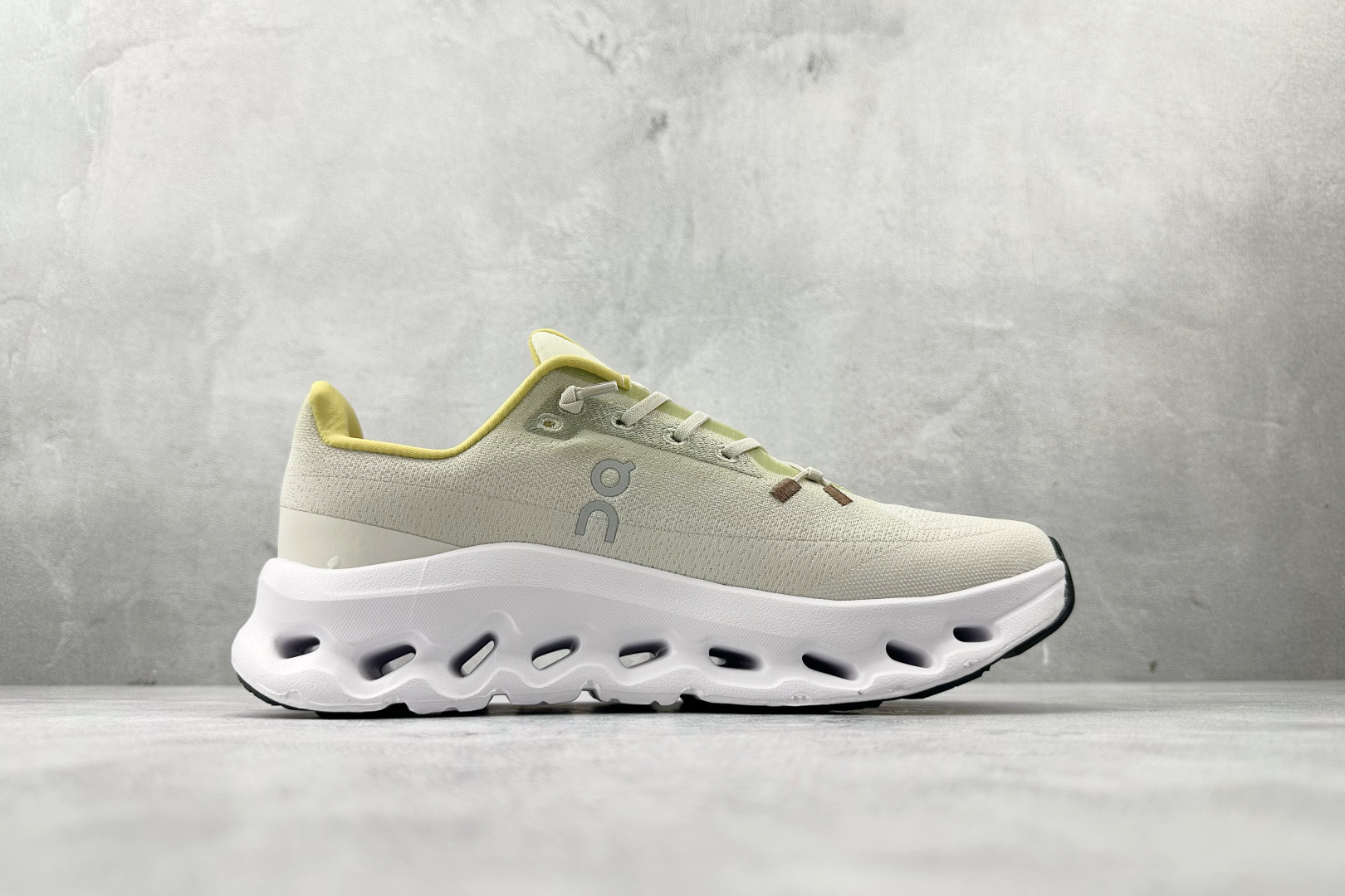 180 On昂跑 Cloudtilt 米色 3ME1010