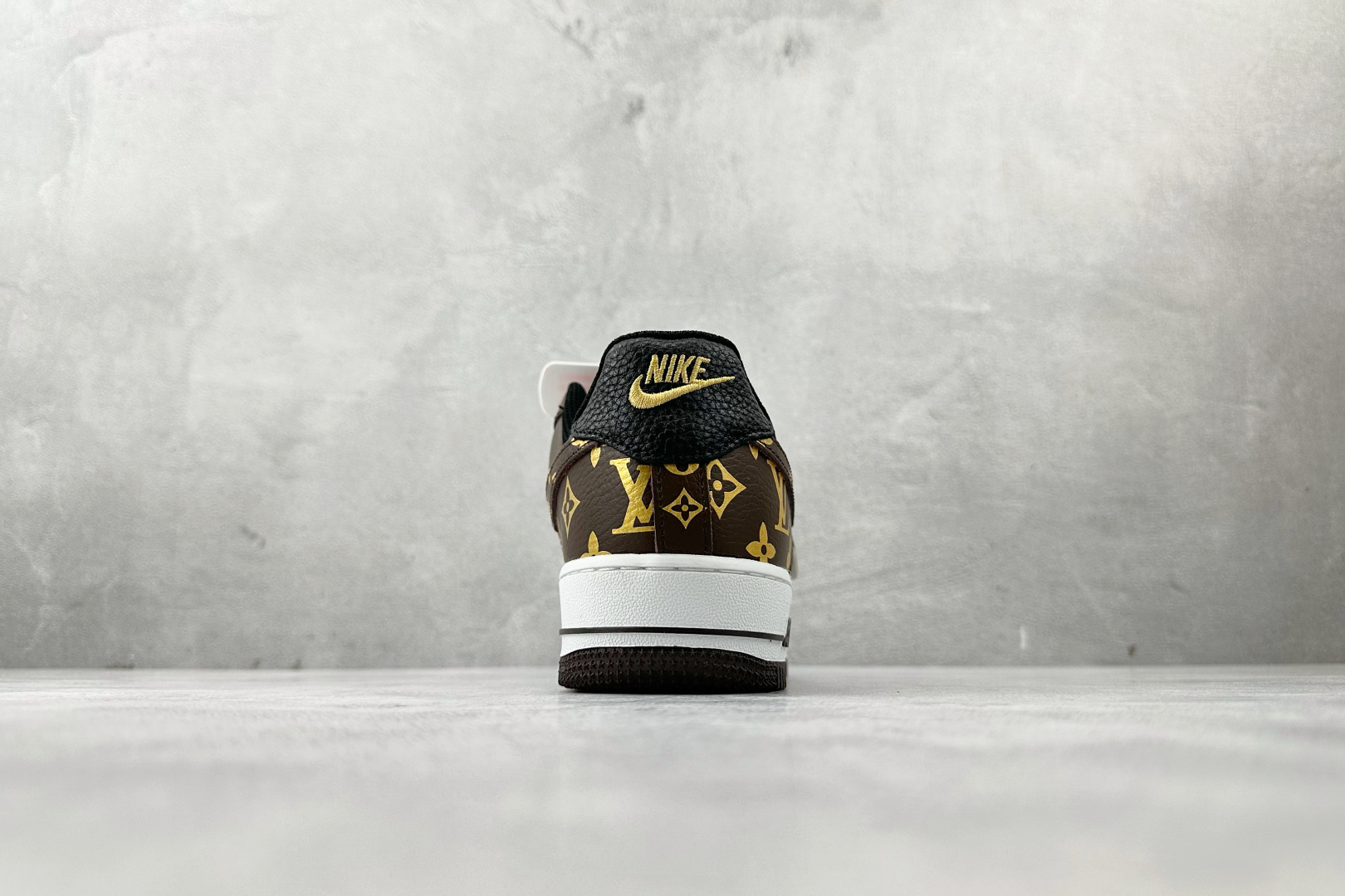 260 Nike Air Force 1 07 LV 联名 棕白 CZ3986-004