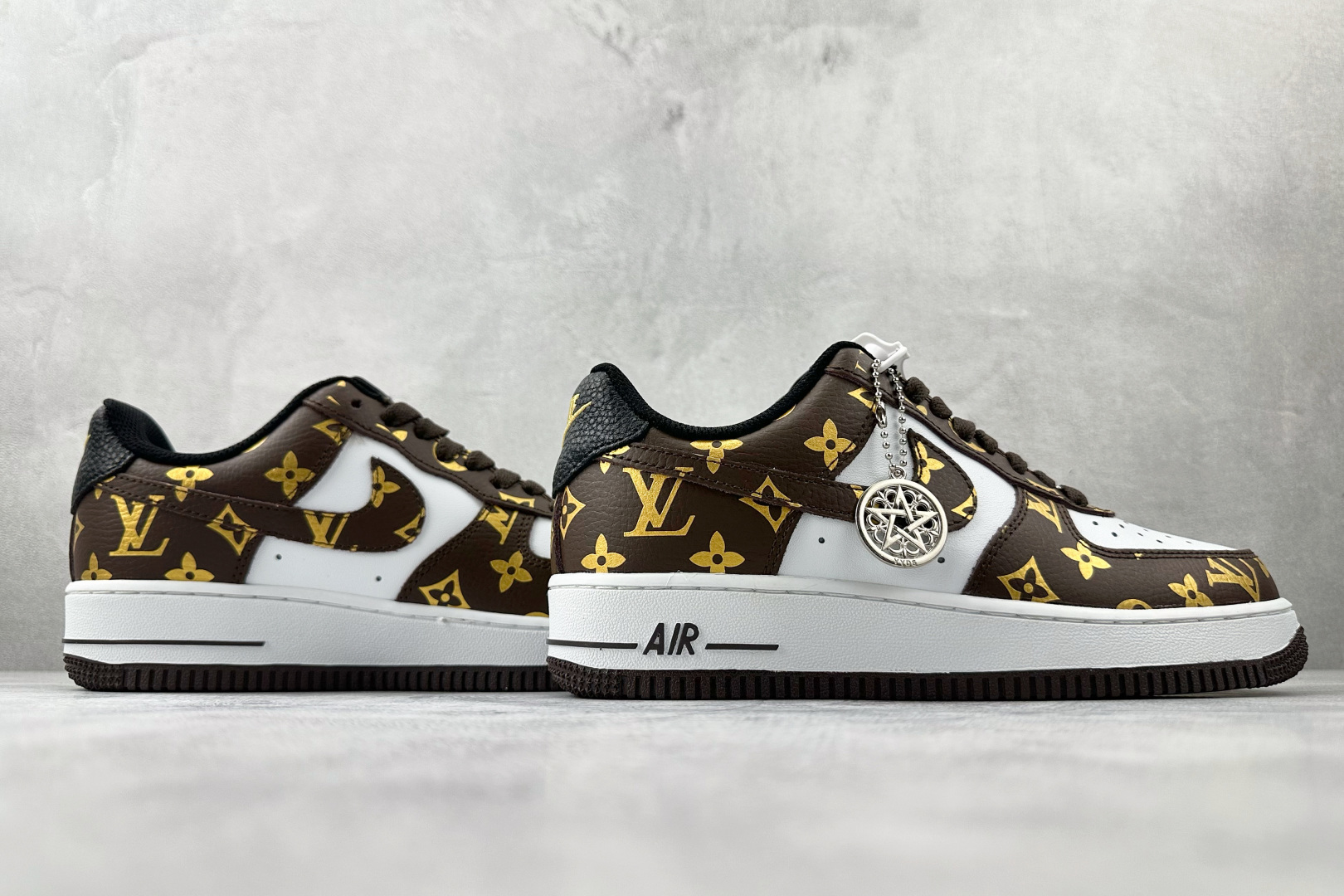 260 Nike Air Force 1 07 LV 联名 棕白 CZ3986-004