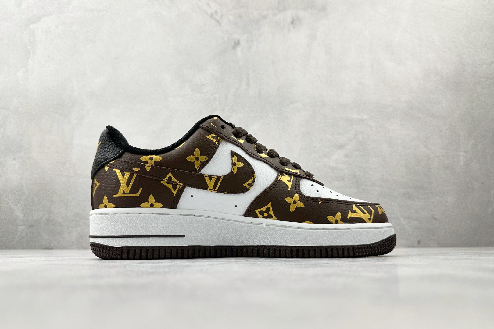 260 Nike Air Force 1 07 LV 联名 棕白 CZ3986-004