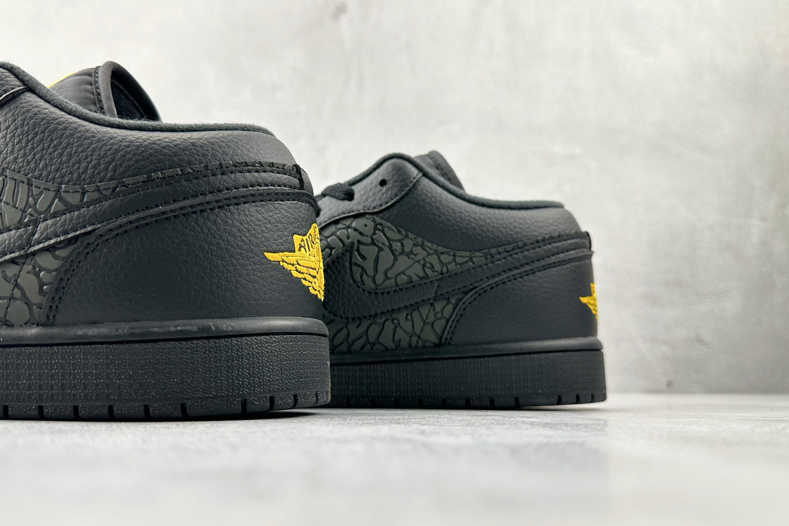 200 综合版 Jordan Air Jordan 1 黑色 IM6568-010