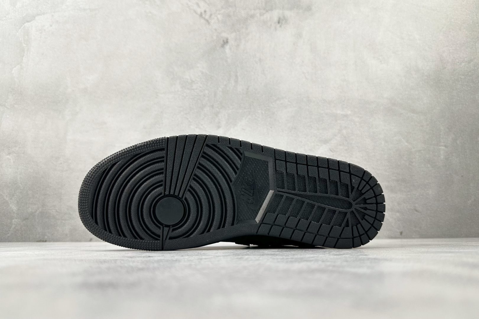 200 综合版 Jordan Air Jordan 1 黑色 IM6568-010