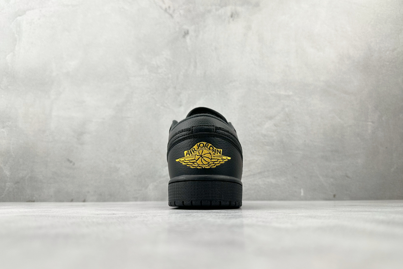 200 综合版 Jordan Air Jordan 1 黑色 IM6568-010