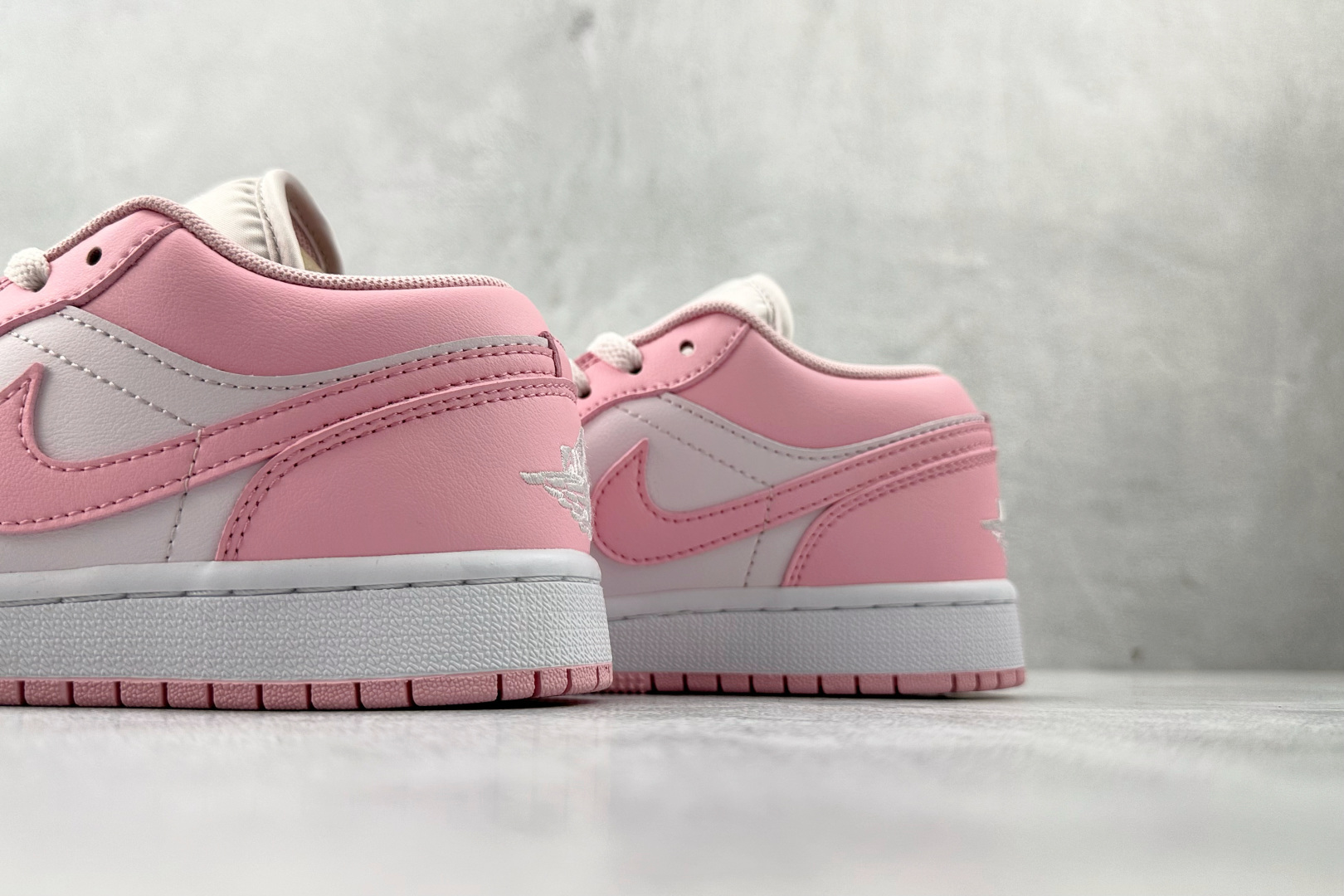 200 综合版 Jordan Air Jordan 1 粉色 553560-614-Chinese UA Cheap High Quatity Brand Clothes Bags handbags Sneakers wholesale wholesaler seller from China Factory suppliers Fashion Clothing Shoes best Quality Beautiful Price 200 综合版 Jordan Air Jordan 1 粉色 553560-614