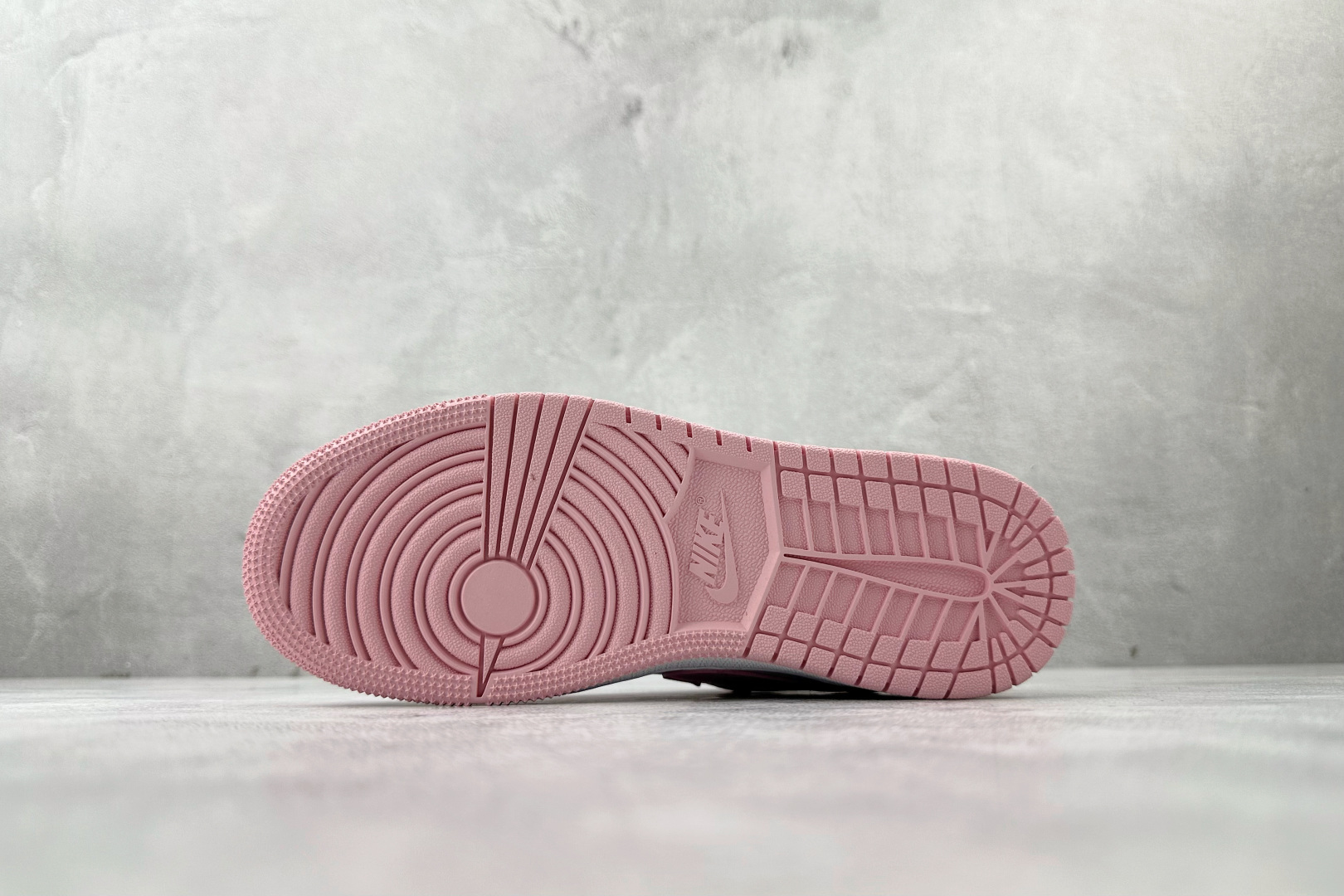 200 综合版 Jordan Air Jordan 1 粉色 553560-614-Chinese UA Cheap High Quatity Brand Clothes Bags handbags Sneakers wholesale wholesaler seller from China Factory suppliers Fashion Clothing Shoes best Quality Beautiful Price 200 综合版 Jordan Air Jordan 1 粉色 553560-614