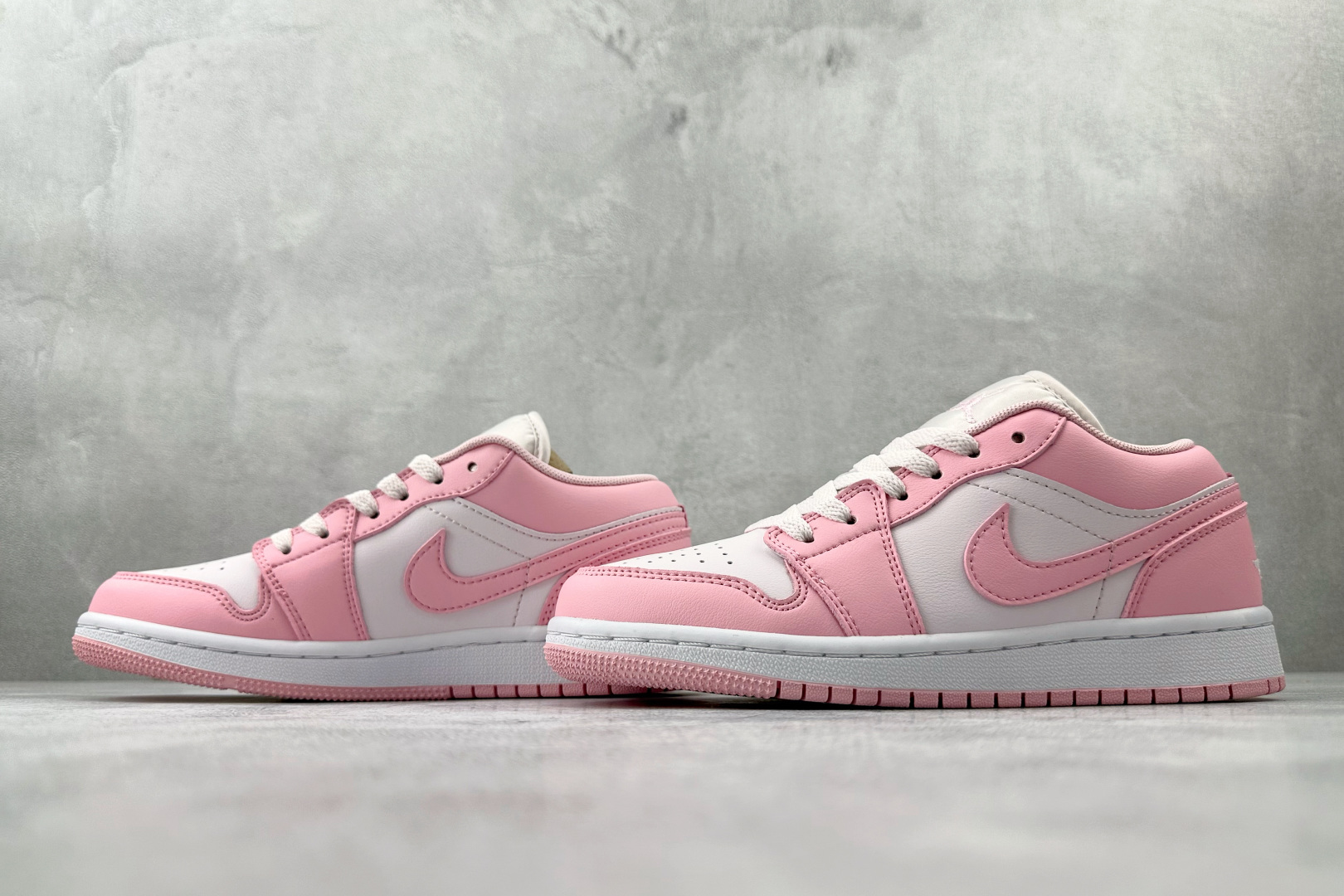 200 综合版 Jordan Air Jordan 1 粉色 553560-614-Chinese UA Cheap High Quatity Brand Clothes Bags handbags Sneakers wholesale wholesaler seller from China Factory suppliers Fashion Clothing Shoes best Quality Beautiful Price 200 综合版 Jordan Air Jordan 1 粉色 553560-614