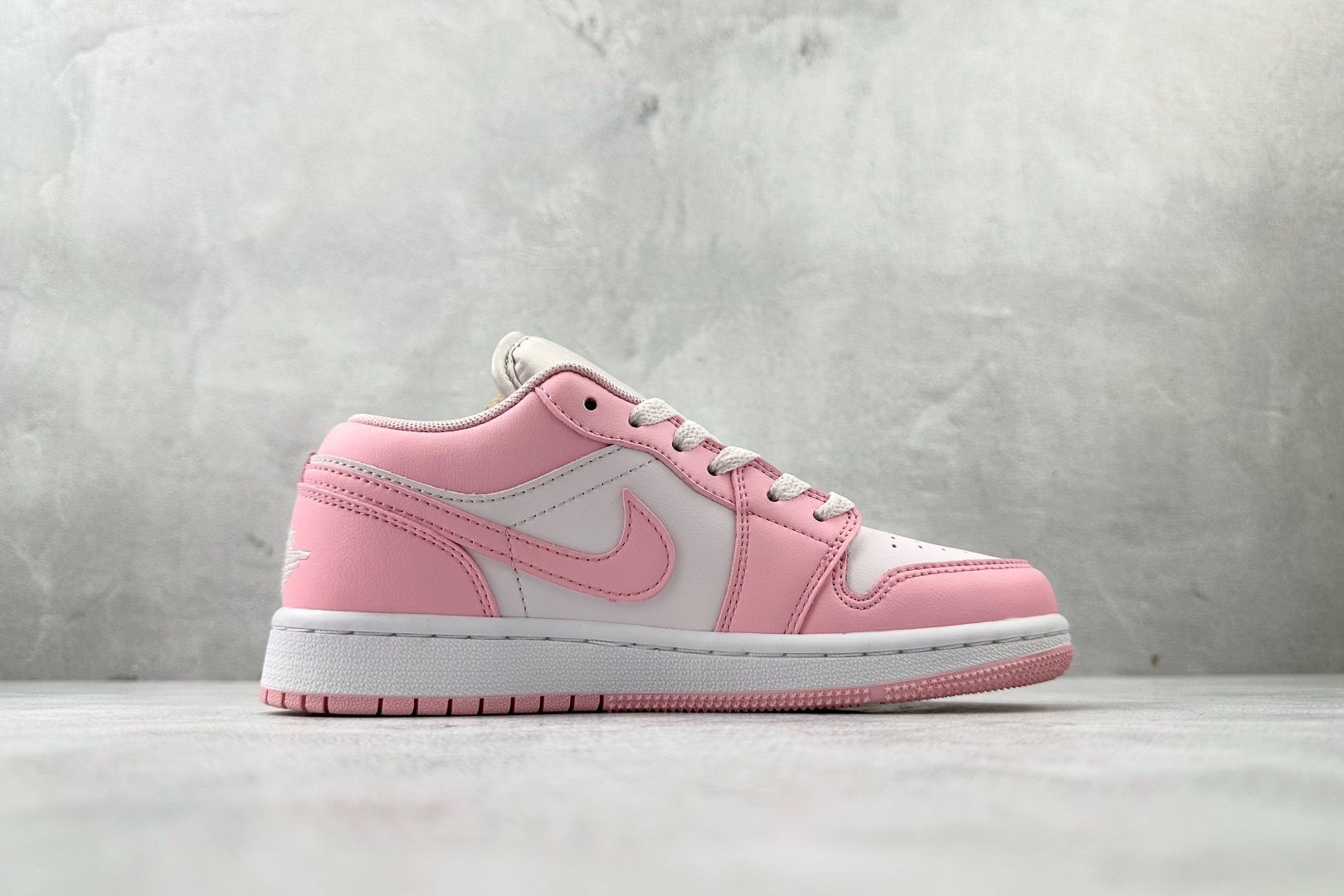 200 综合版 Jordan Air Jordan 1 粉色 553560-614-Chinese UA Cheap High Quatity Brand Clothes Bags handbags Sneakers wholesale wholesaler seller from China Factory suppliers Fashion Clothing Shoes best Quality Beautiful Price 200 综合版 Jordan Air Jordan 1 粉色 553560-614