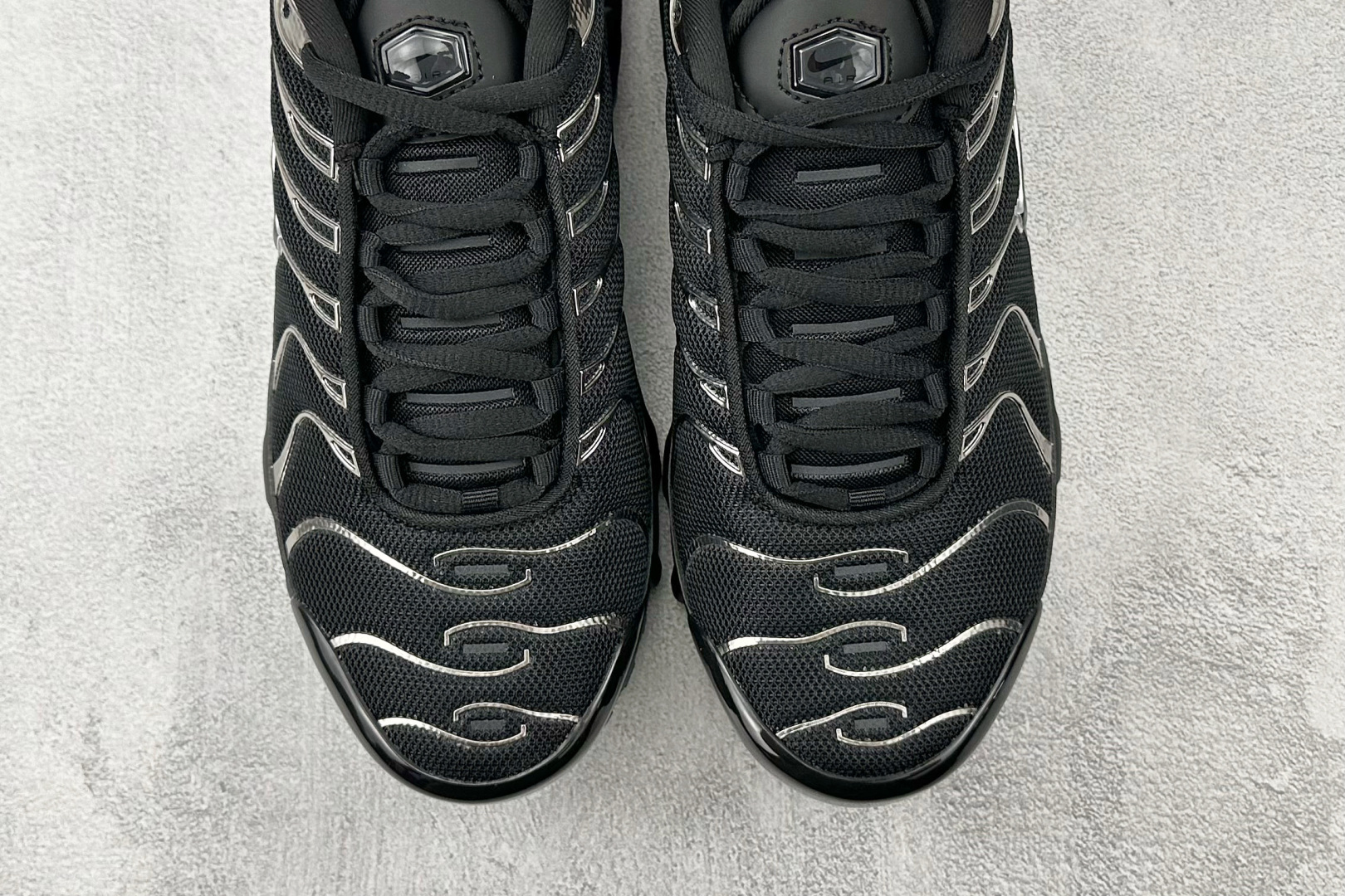 Nike Air Plus 黑色 HJ9743-001-High Quatity Cheap Brand wholesale wholesaler seller Clothes Bags handbags Sneakers Top Fashion Clothing Shoes from China Factory Chinese suppliers best Quality Beautiful Price Nike Air Plus 黑色 HJ9743-001