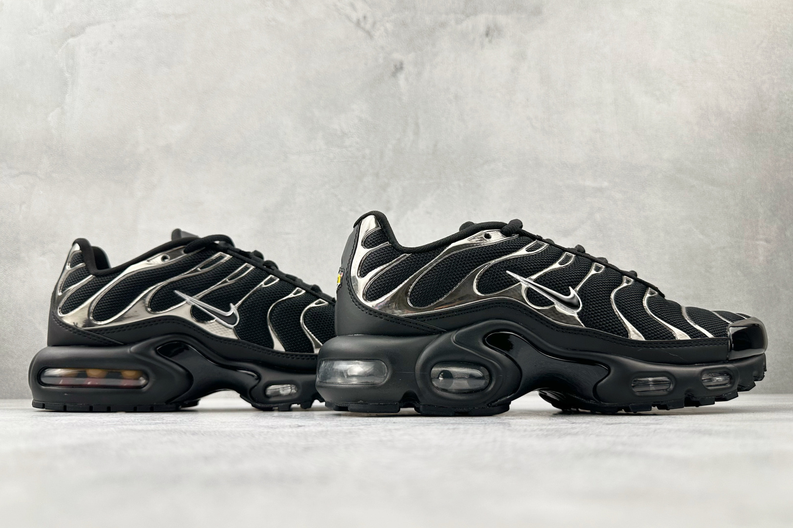 Nike Air Plus 黑色 HJ9743-001-High Quatity Cheap Brand wholesale wholesaler seller Clothes Bags handbags Sneakers Top Fashion Clothing Shoes from China Factory Chinese suppliers best Quality Beautiful Price Nike Air Plus 黑色 HJ9743-001