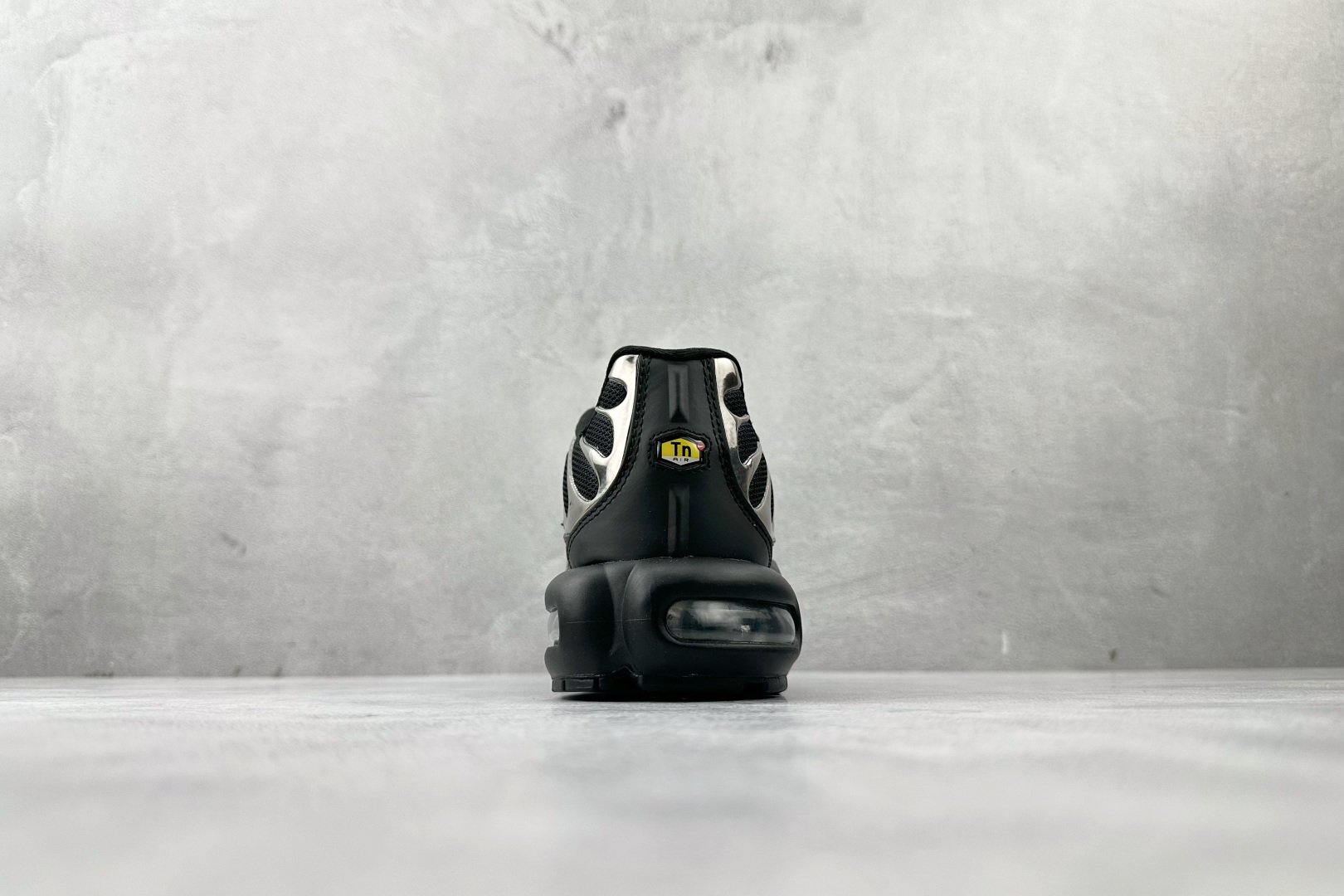 Nike Air Plus 黑色 HJ9743-001-High Quatity Cheap Brand wholesale wholesaler seller Clothes Bags handbags Sneakers Top Fashion Clothing Shoes from China Factory Chinese suppliers best Quality Beautiful Price Nike Air Plus 黑色 HJ9743-001