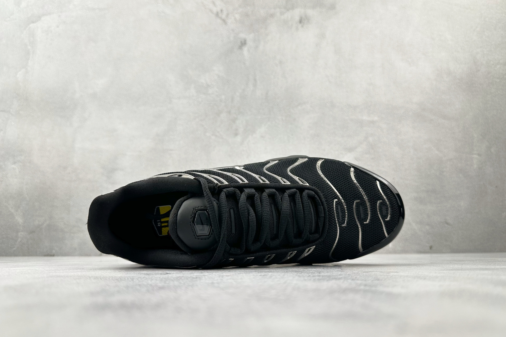 Nike Air Plus 黑色 HJ9743-001-High Quatity Cheap Brand wholesale wholesaler seller Clothes Bags handbags Sneakers Top Fashion Clothing Shoes from China Factory Chinese suppliers best Quality Beautiful Price Nike Air Plus 黑色 HJ9743-001