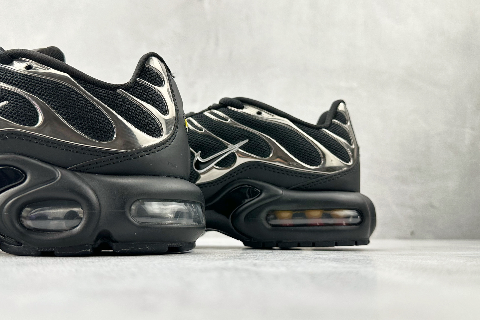 Nike Air Plus 黑色 HJ9743-001-High Quatity Cheap Brand wholesale wholesaler seller Clothes Bags handbags Sneakers Top Fashion Clothing Shoes from China Factory Chinese suppliers best Quality Beautiful Price Nike Air Plus 黑色 HJ9743-001