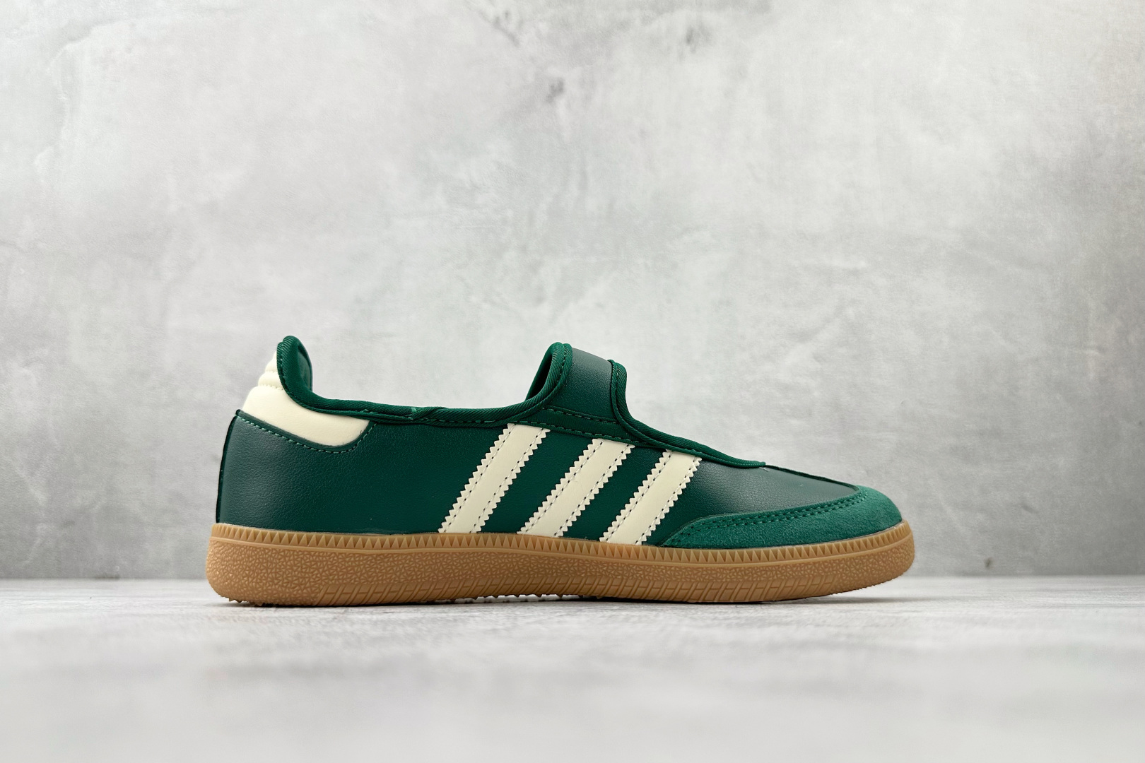 ZX 神版 adidas originals Samba Jane 绿白色货号：JR7340尺码：36 
