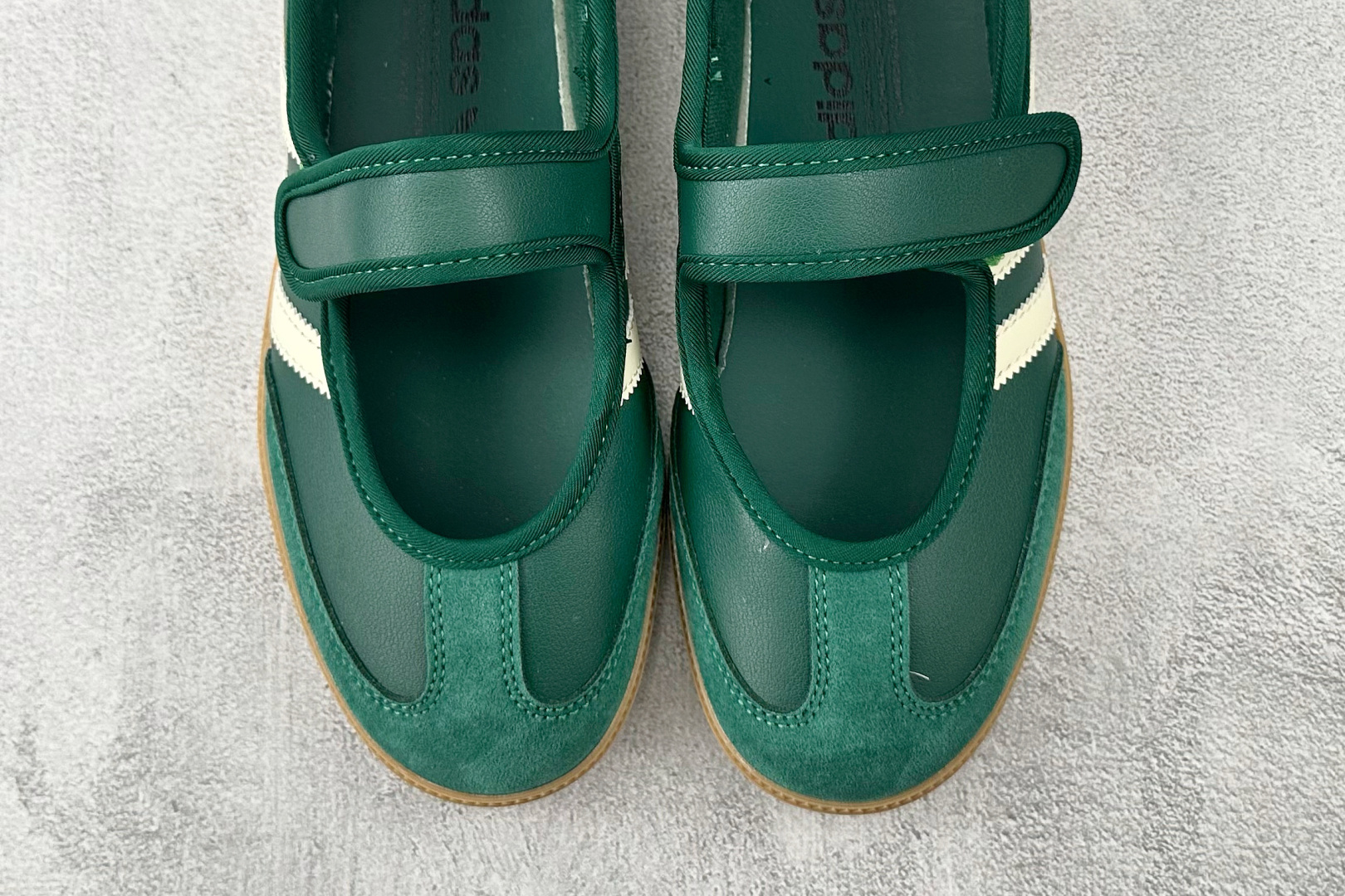 ZX 神版 adidas originals Samba Jane 绿白色货号：JR7340尺码：36 