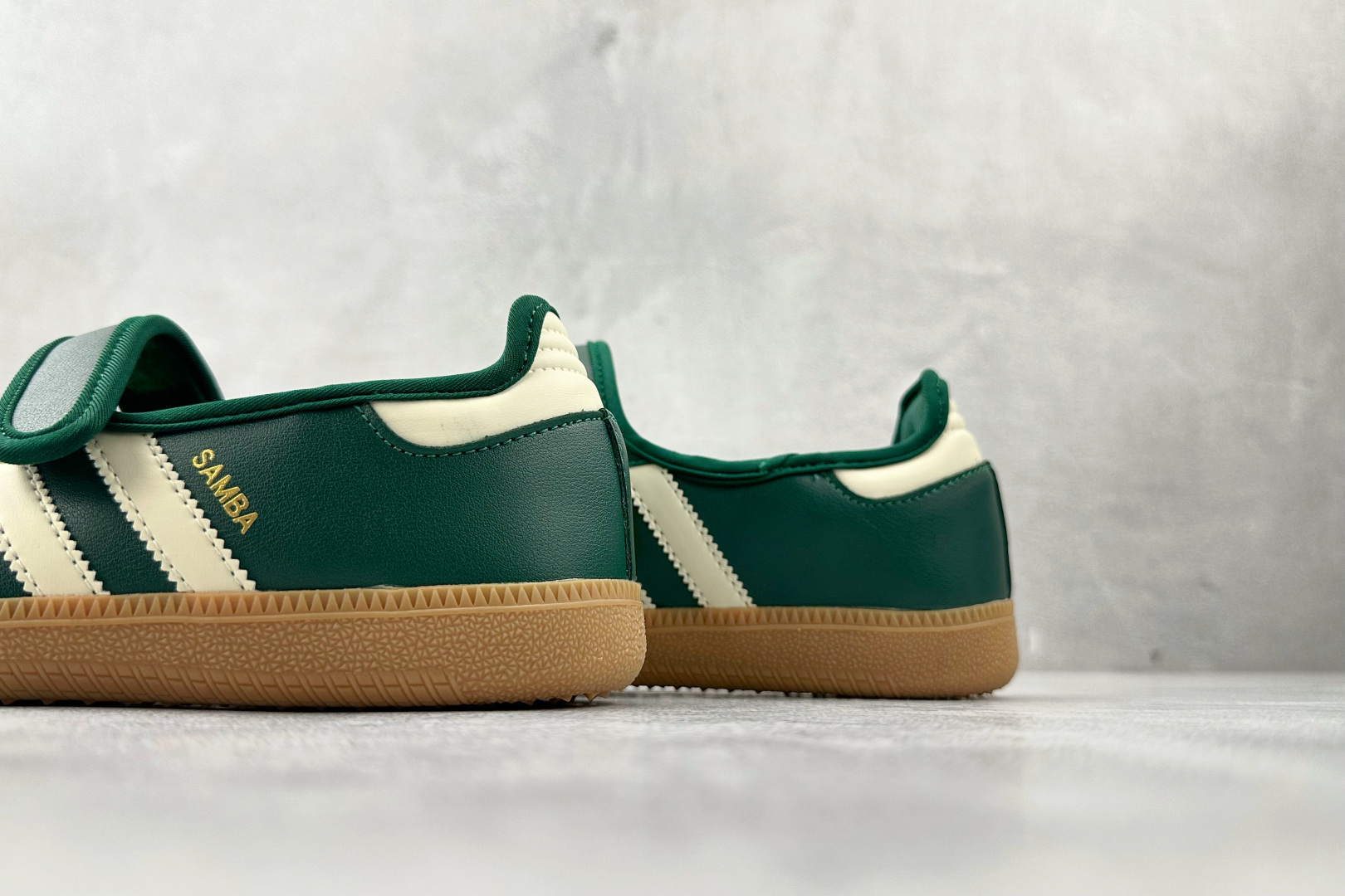 ZX 神版 adidas originals Samba Jane 绿白色货号：JR7340尺码：36 