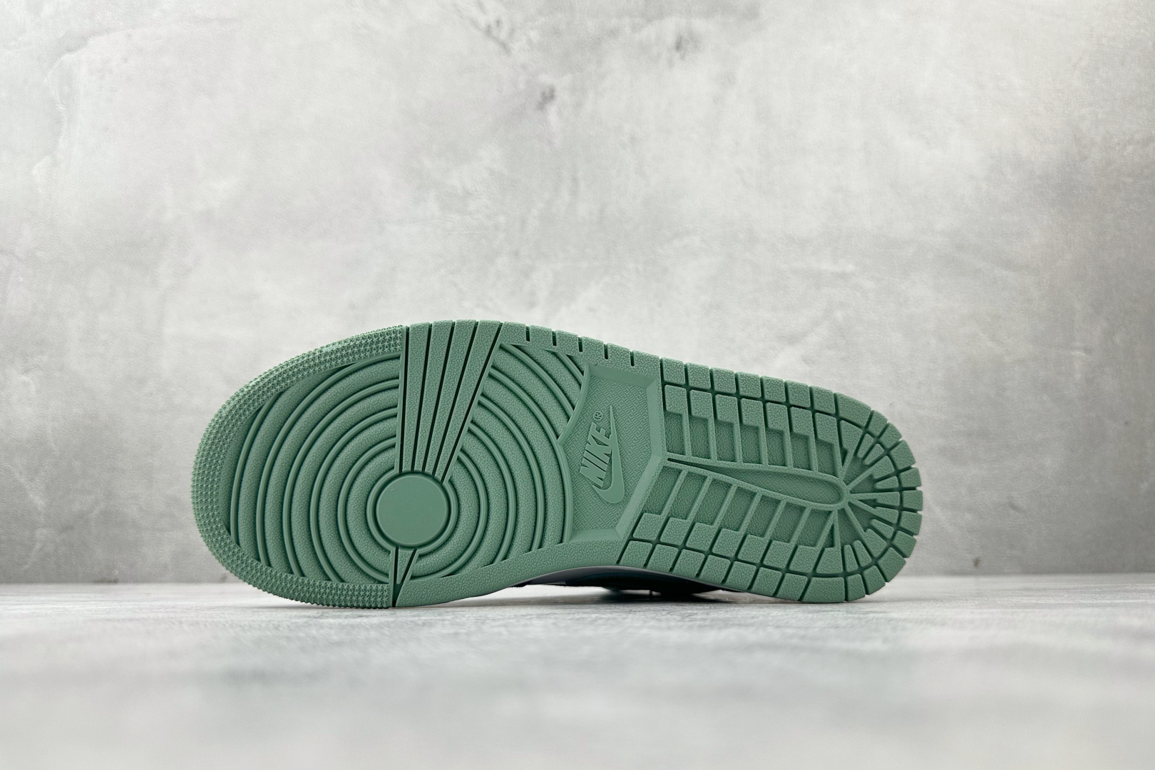 DT 公司级 Jordan Air Jordan 1 白绿色货号：BQ6472-138尺码：35.5 3