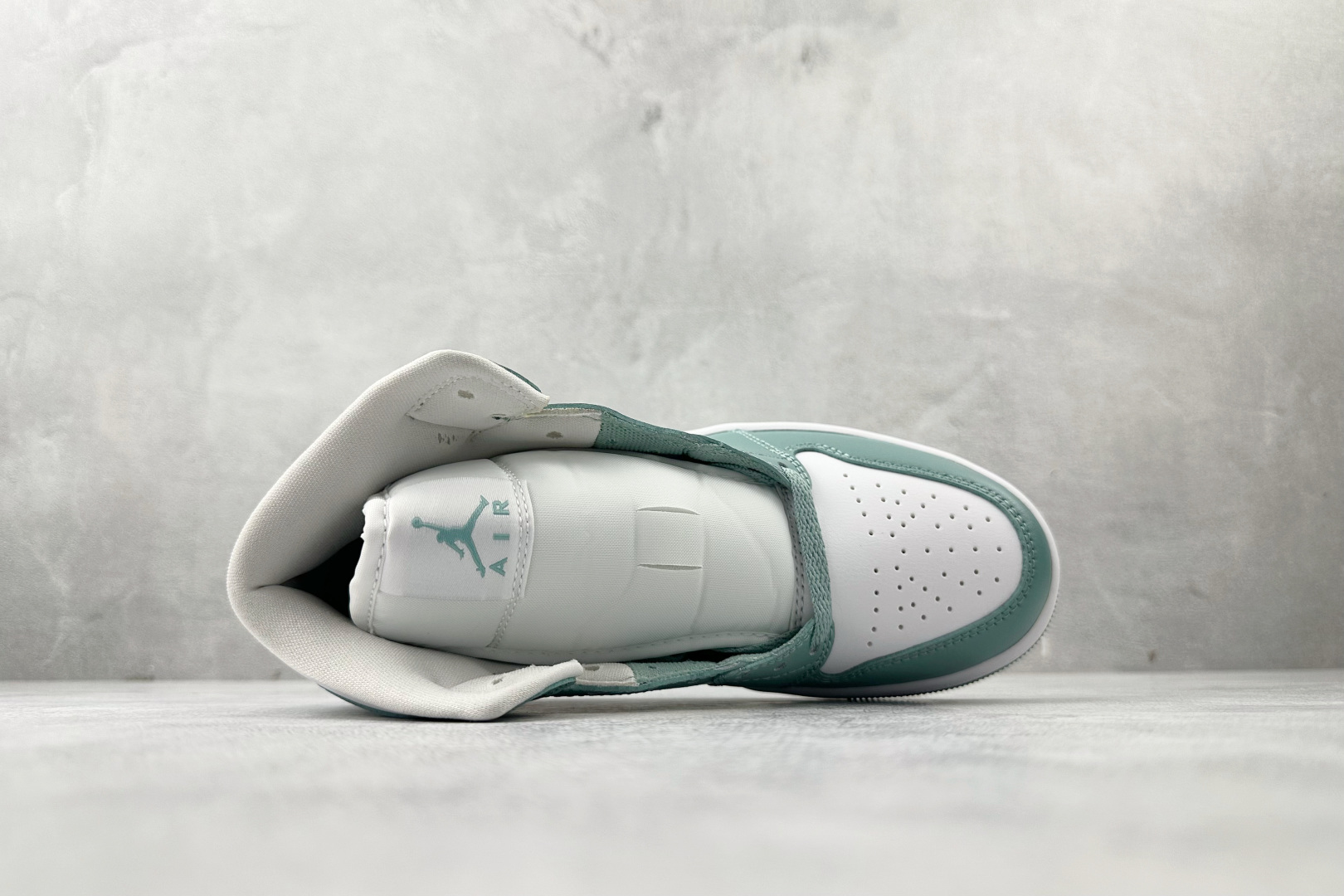 DT 公司级 Jordan Air Jordan 1 白绿色货号：BQ6472-138尺码：35.5 3