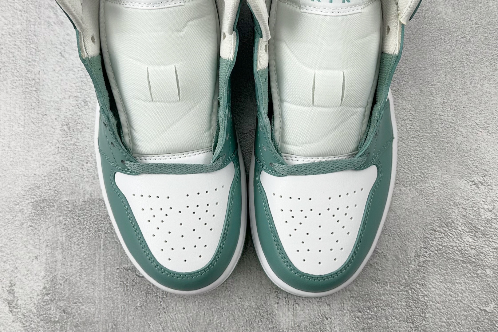 DT 公司级 Jordan Air Jordan 1 白绿色货号：BQ6472-138尺码：35.5 3