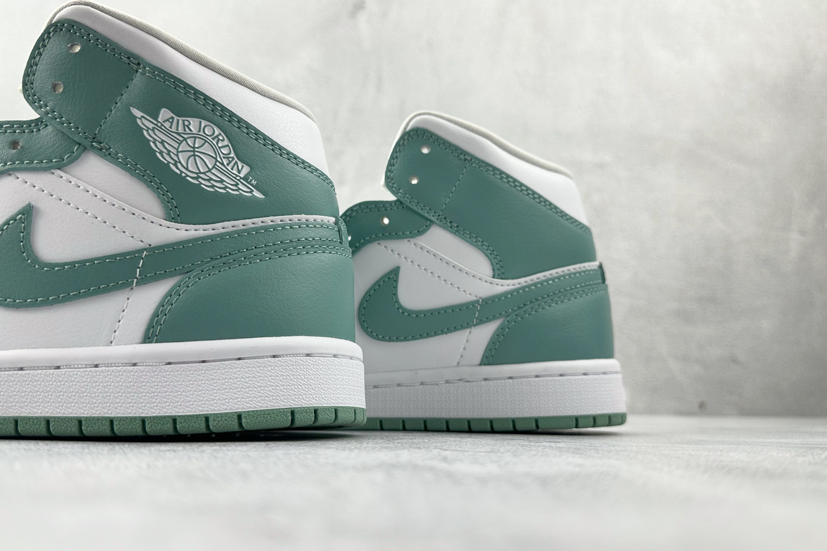 DT 公司级 Jordan Air Jordan 1 白绿色货号：BQ6472-138尺码：35.5 3