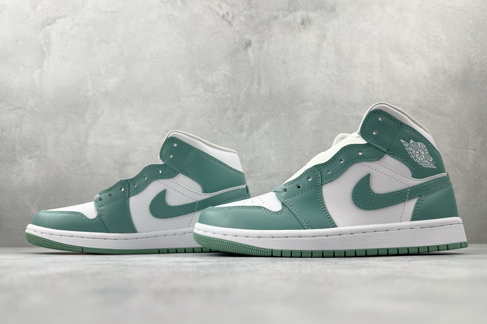DT 公司级 Jordan Air Jordan 1 白绿色货号：BQ6472-138尺码：35.5 3
