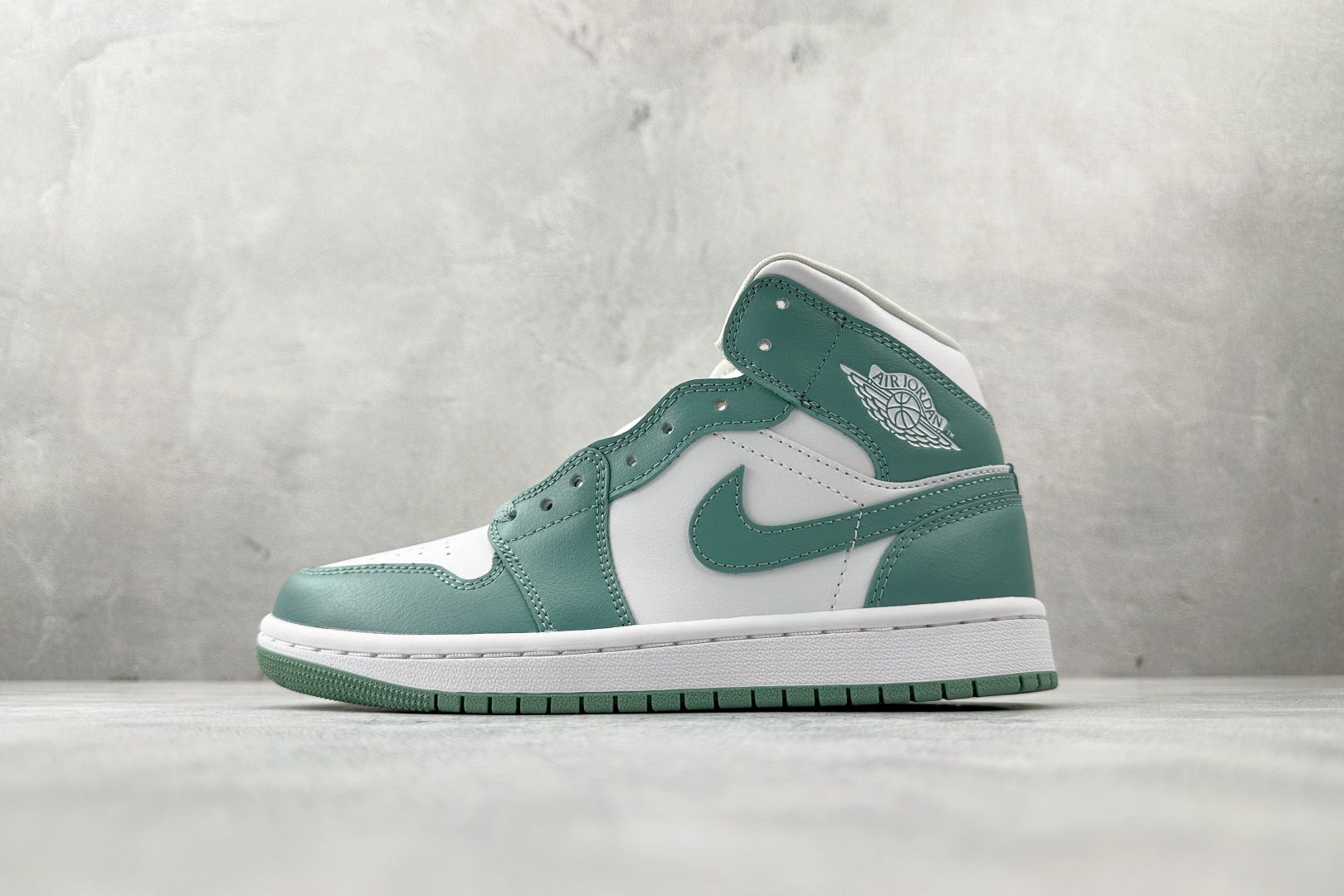 DT 公司级 Jordan Air Jordan 1 白绿色货号：BQ6472-138尺码：35.5 3