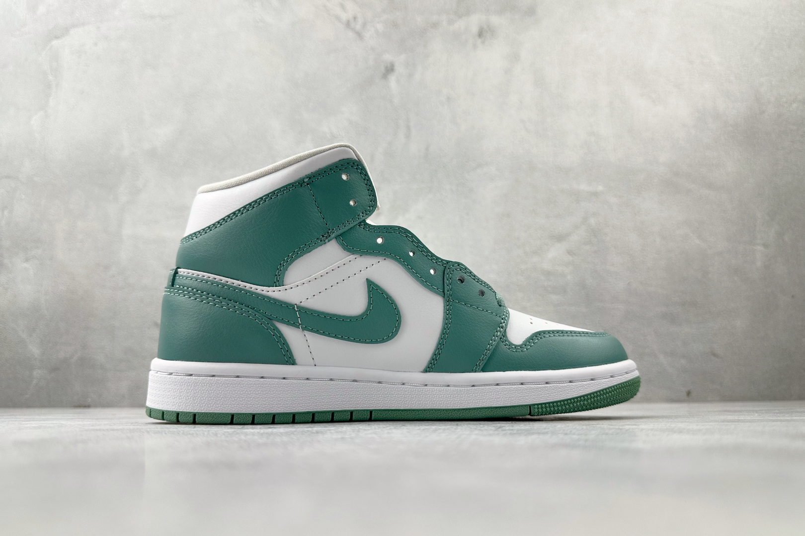 DT 公司级 Jordan Air Jordan 1 白绿色货号：BQ6472-138尺码：35.5 3