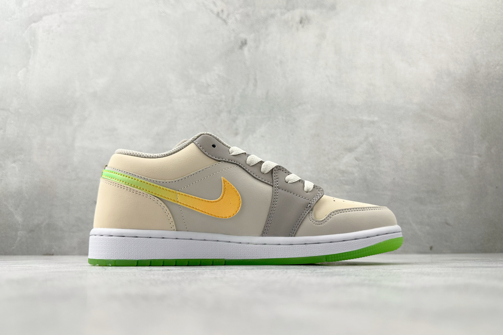 200 综合版 Jordan Air Jordan 1 灰粉色 HQ2030-001