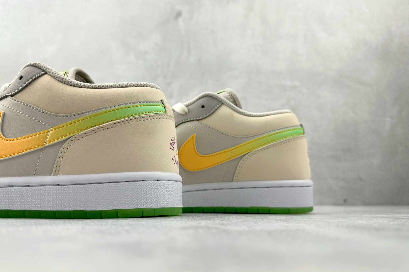 200 综合版 Jordan Air Jordan 1 灰粉色 HQ2030-001