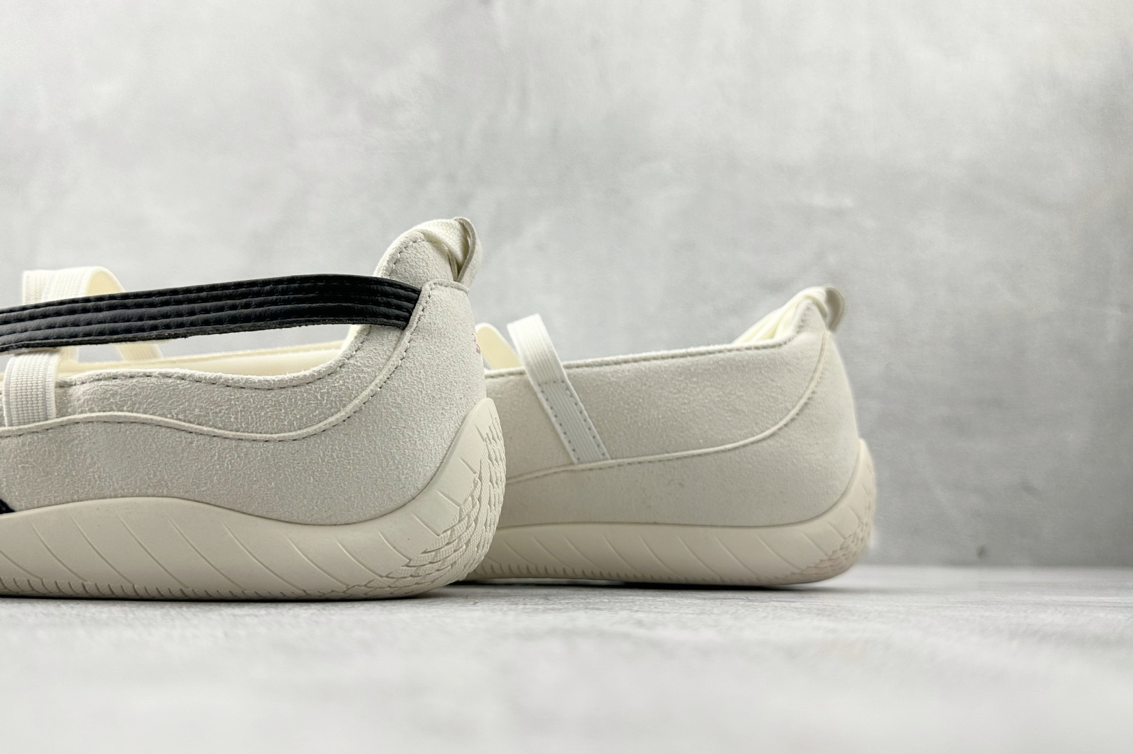 ZX 神版 ROSE x PUMA彪马 speedcat 黑白货号：-01尺码：36 36.5 37 3