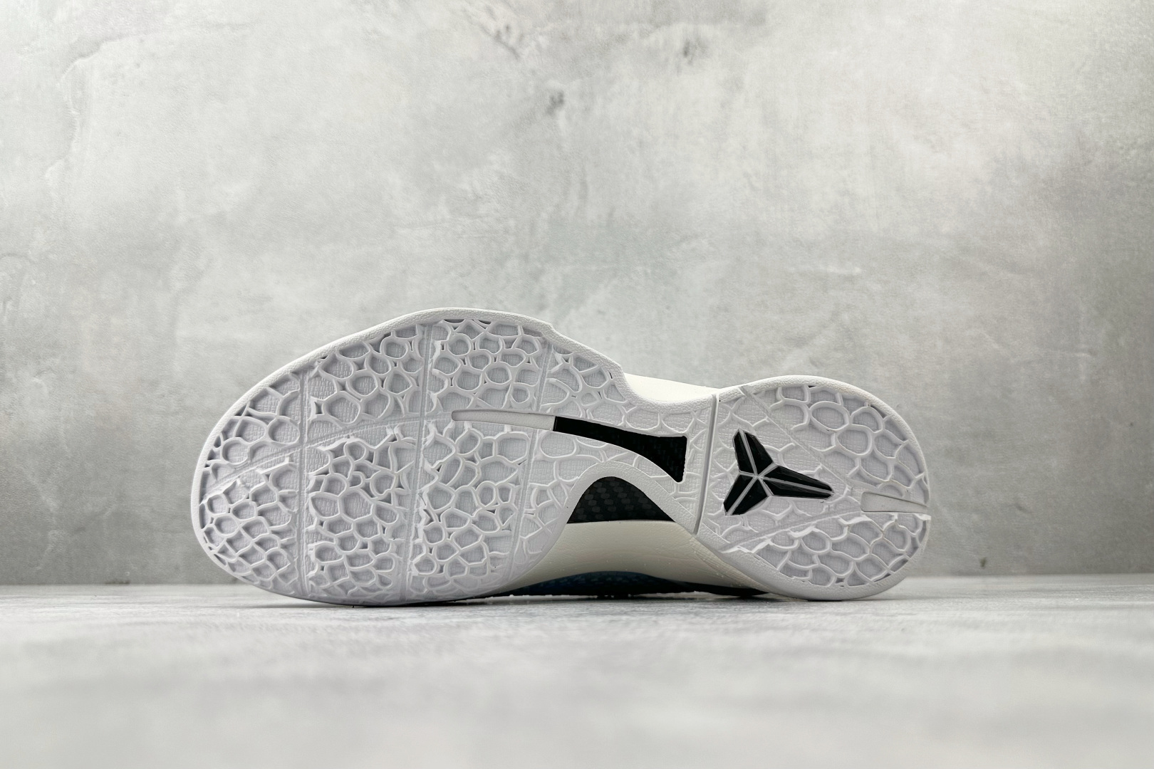 纯原生产线 Caitlin Clark × Nike Zoom Kobe 6 Protro PE 蓝色 IO3672-400