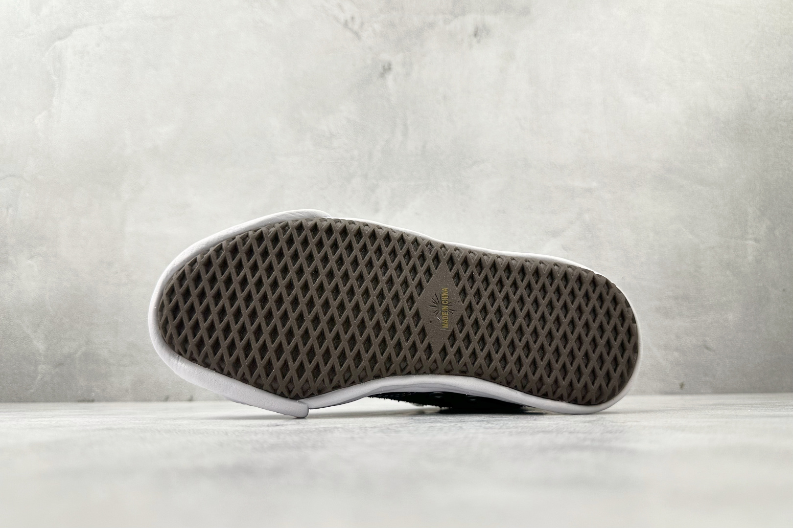 纯原 220 MIHARA YASUHIRO三原康裕 Peterson Original Sole 黑色 A01FW701-Chinese UA Cheap High Quatity Brand Clothes Bags handbags Sneakers wholesale wholesaler seller from China Factory suppliers Fashion Clothing Shoes best Quality Beautiful Price 纯原 220 MIHARA YASUHIRO三原康裕 Peterson Original Sole 黑色 A01FW701