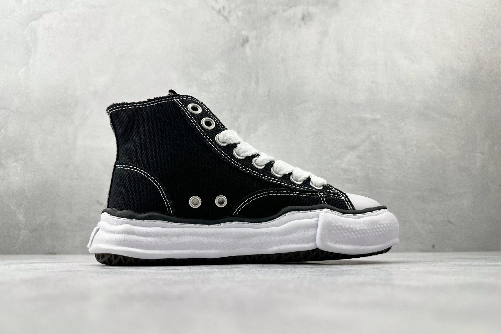 纯原 220 MIHARA YASUHIRO三原康裕 Peterson Original Sole 黑色 A01FW701-Chinese UA Cheap High Quatity Brand Clothes Bags handbags Sneakers wholesale wholesaler seller from China Factory suppliers Fashion Clothing Shoes best Quality Beautiful Price 纯原 220 MIHARA YASUHIRO三原康裕 Peterson Original Sole 黑色 A01FW701