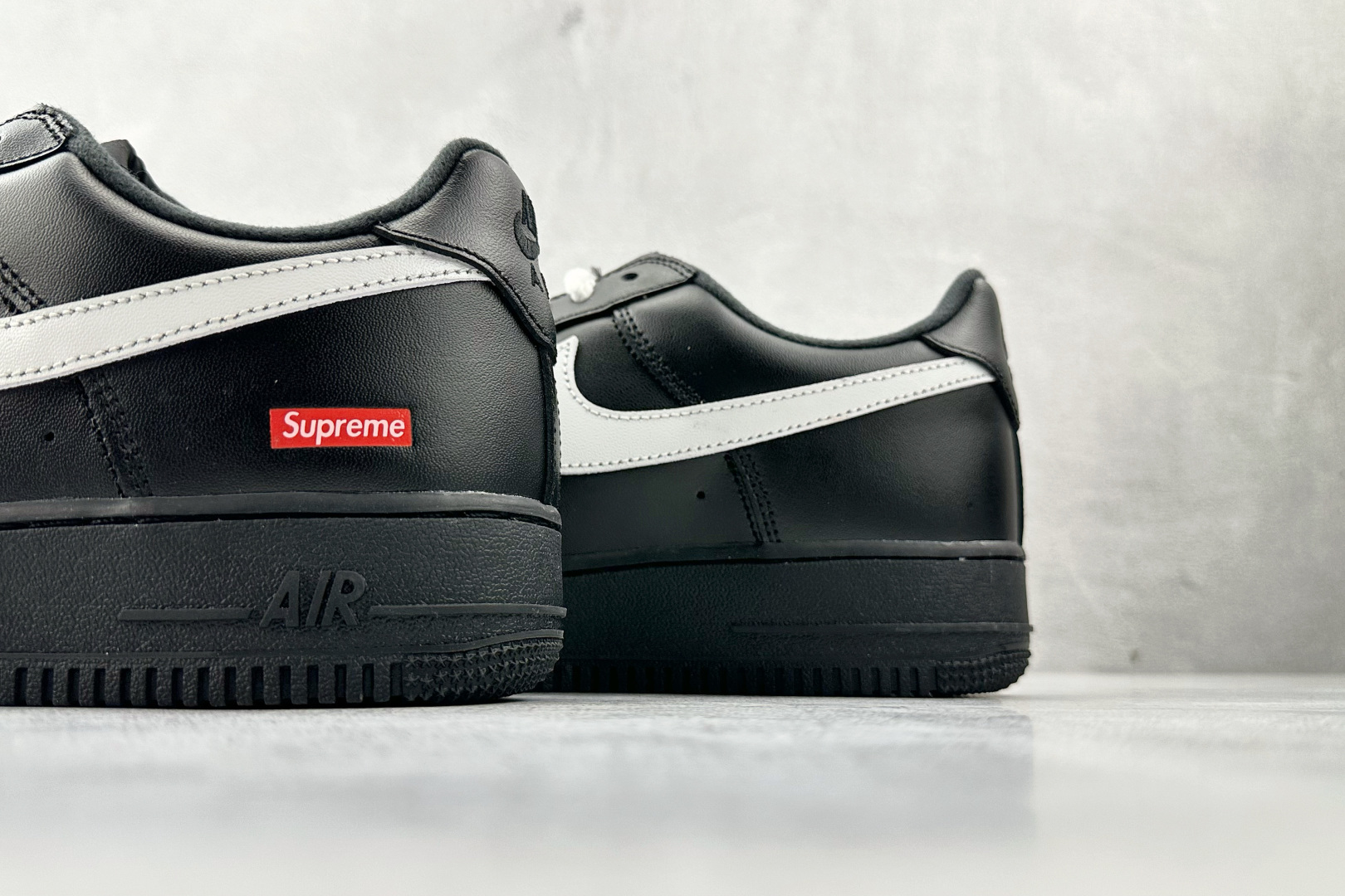 210 全新版本升级 定制球鞋 Supreme x Nike Air Force 1 box logo 黑白 CU9225-001-Chinese UA Cheap High Quatity Brand Clothes Bags handbags Sneakers wholesale wholesaler seller from China Factory suppliers Fashion Clothing Shoes best Quality Beautiful Price 210 全新版本升级 定制球鞋 Supreme x Nike Air Force 1 box logo 黑白 CU9225-001