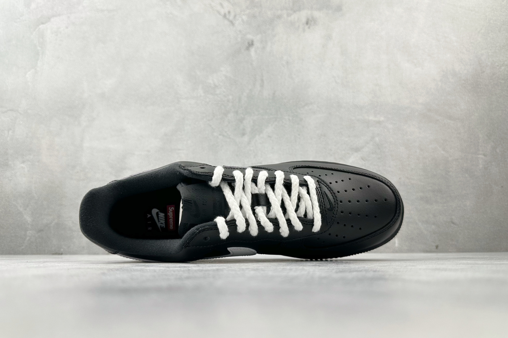 210 全新版本升级 定制球鞋 Supreme x Nike Air Force 1 box logo 黑白 CU9225-001-Chinese UA Cheap High Quatity Brand Clothes Bags handbags Sneakers wholesale wholesaler seller from China Factory suppliers Fashion Clothing Shoes best Quality Beautiful Price 210 全新版本升级 定制球鞋 Supreme x Nike Air Force 1 box logo 黑白 CU9225-001