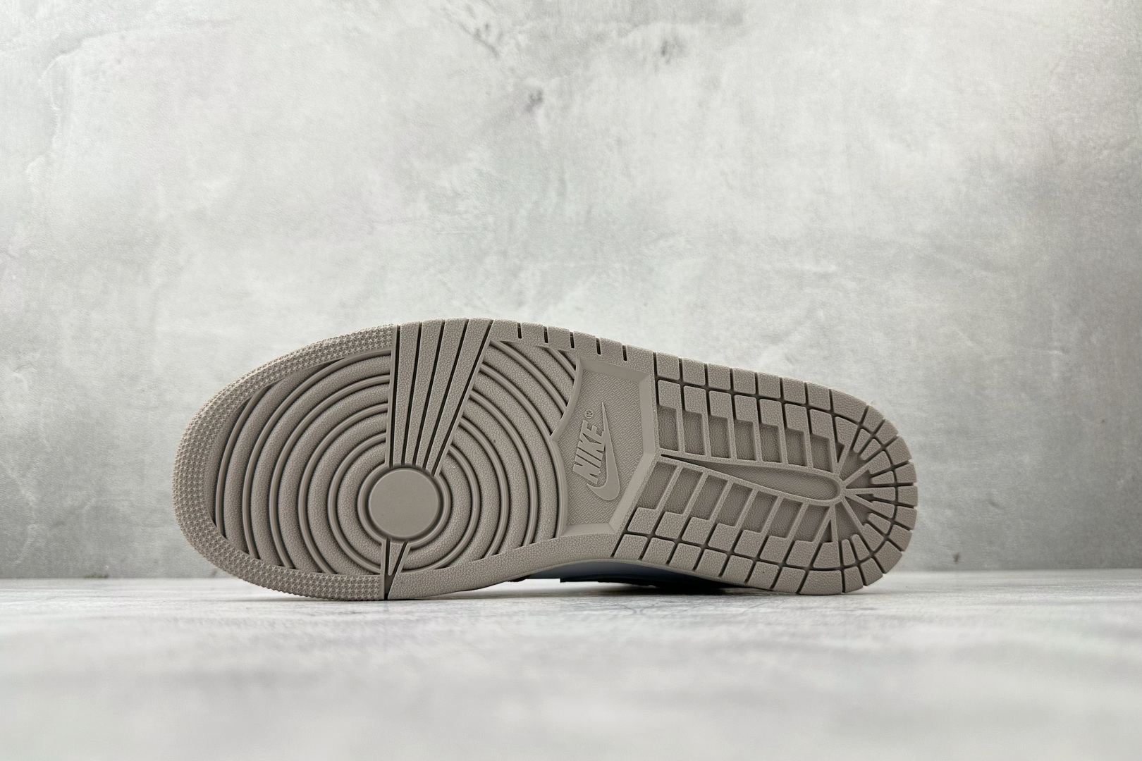 200 综合版 Jordan Air Jordan 1 白橙 DQ8426-200