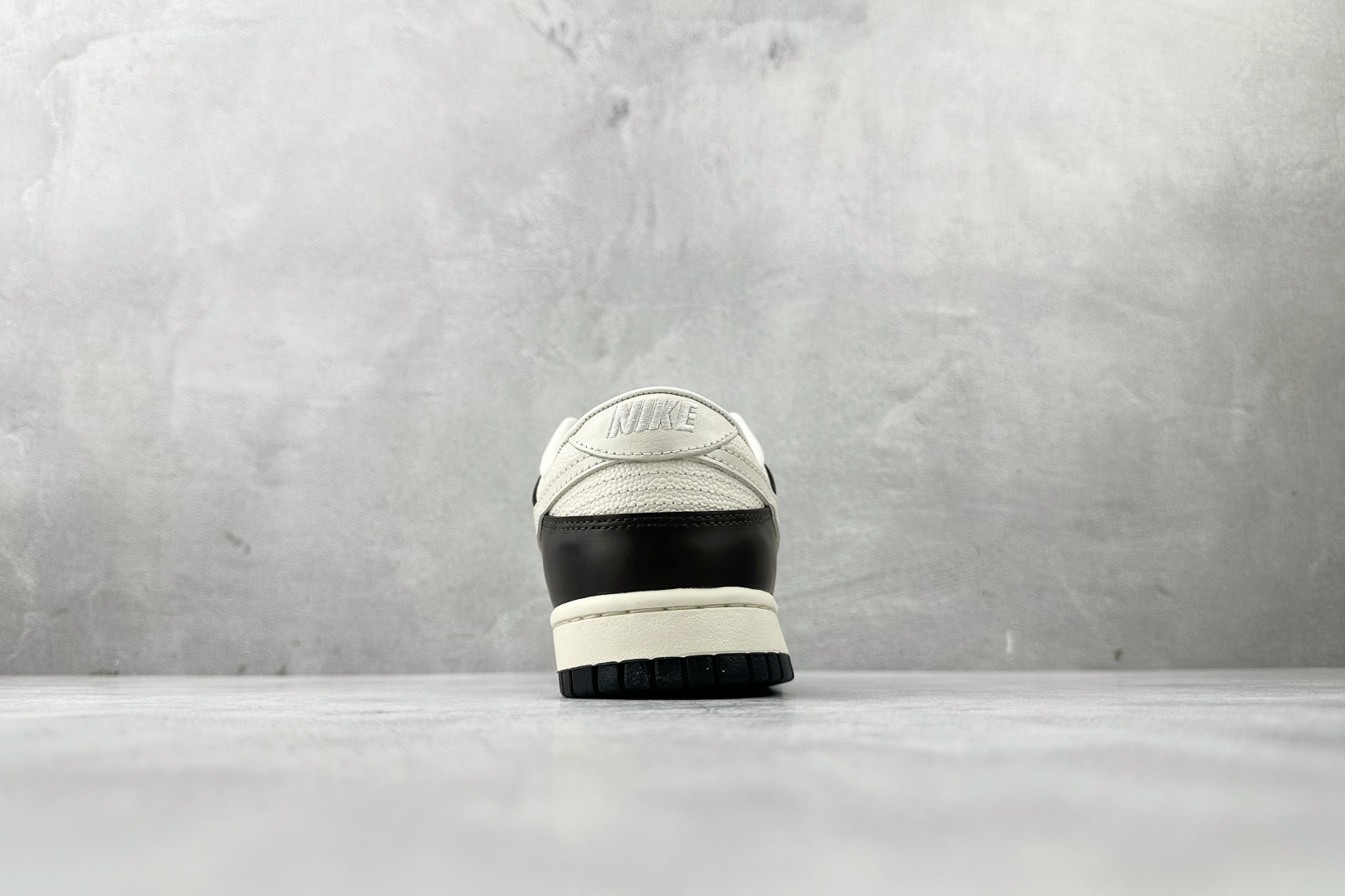 220 Nike Dunk Low 棕白 IH7333-200