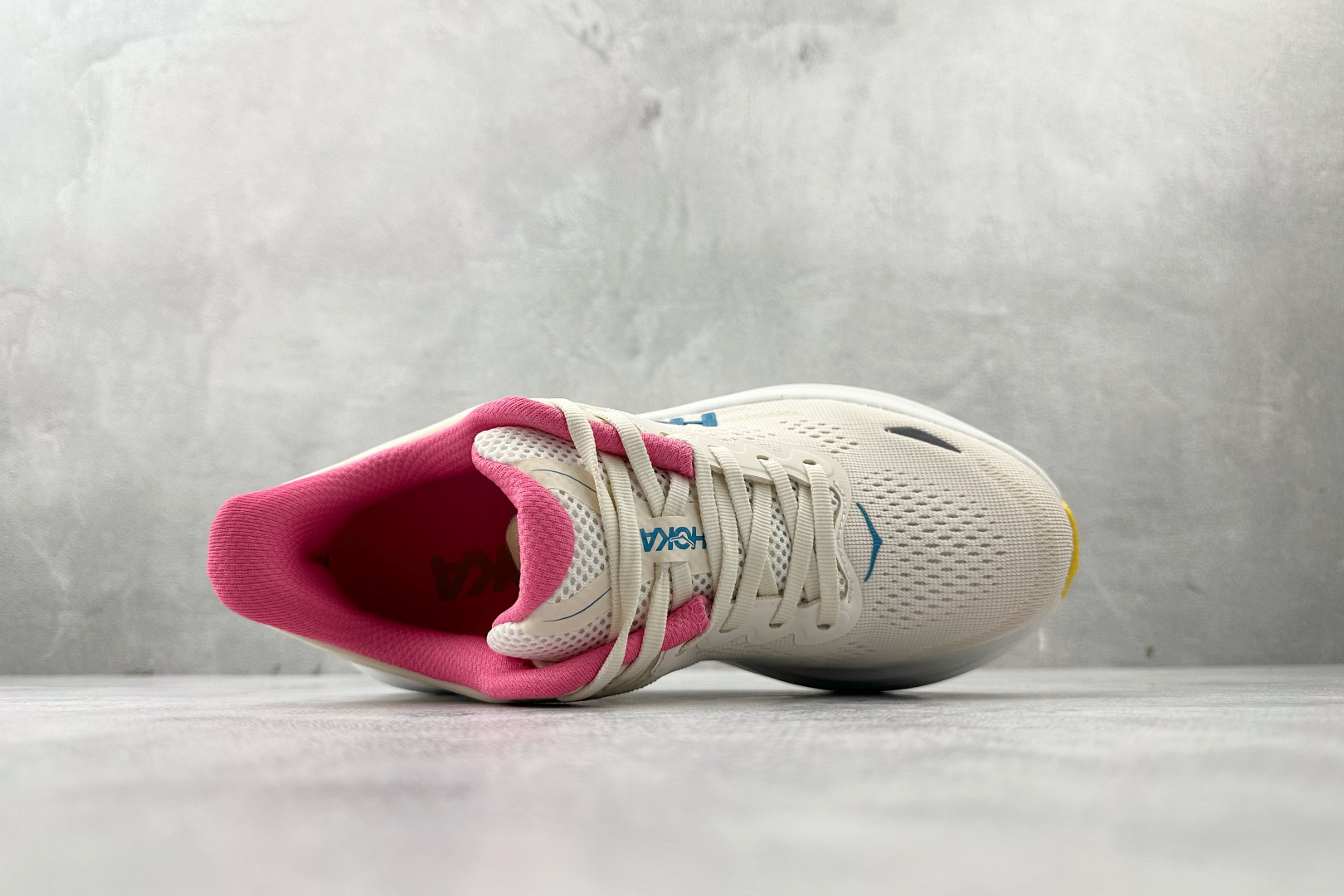 180 平台专供 HOKA ONE ONE Bondi 9 米色 1162012-ALBST-Chinese UA Cheap High Quatity Brand Clothes Bags handbags Sneakers wholesale wholesaler seller from China Factory suppliers Fashion Clothing Shoes best Quality Beautiful Price 180 平台专供 HOKA ONE ONE Bondi 9 米色 1162012-ALBST