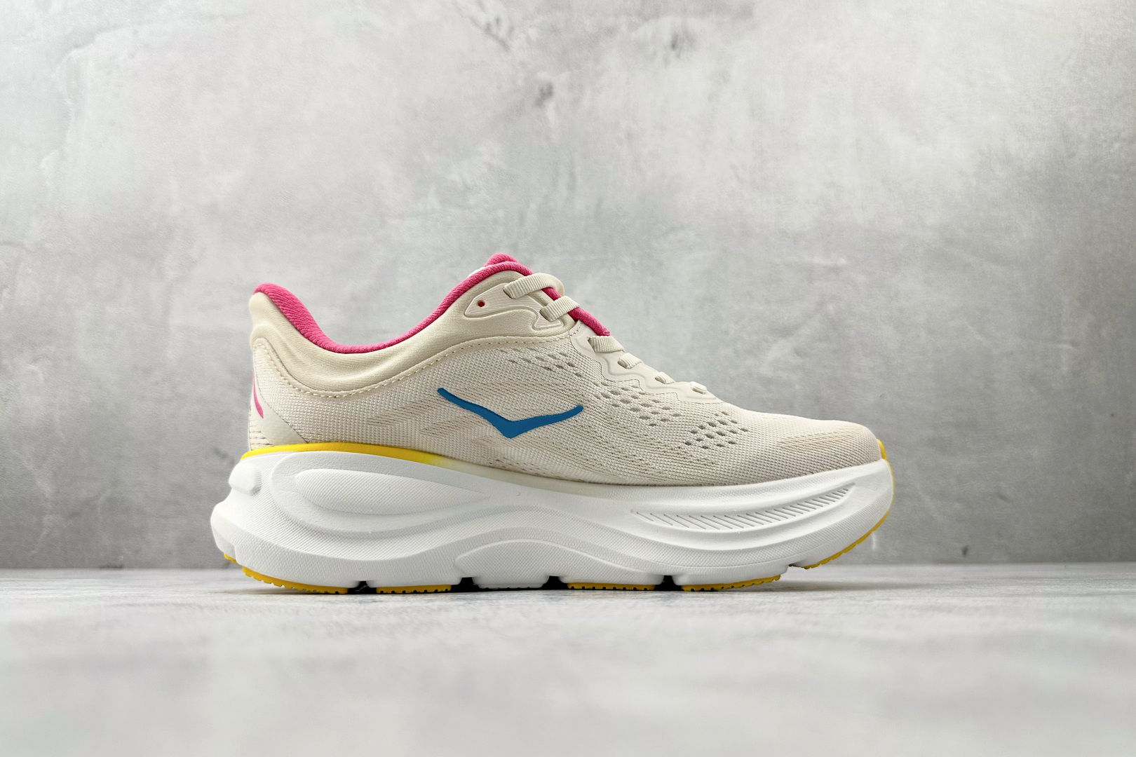 180 平台专供 HOKA ONE ONE Bondi 9 米色 1162012-ALBST-Chinese UA Cheap High Quatity Brand Clothes Bags handbags Sneakers wholesale wholesaler seller from China Factory suppliers Fashion Clothing Shoes best Quality Beautiful Price 180 平台专供 HOKA ONE ONE Bondi 9 米色 1162012-ALBST