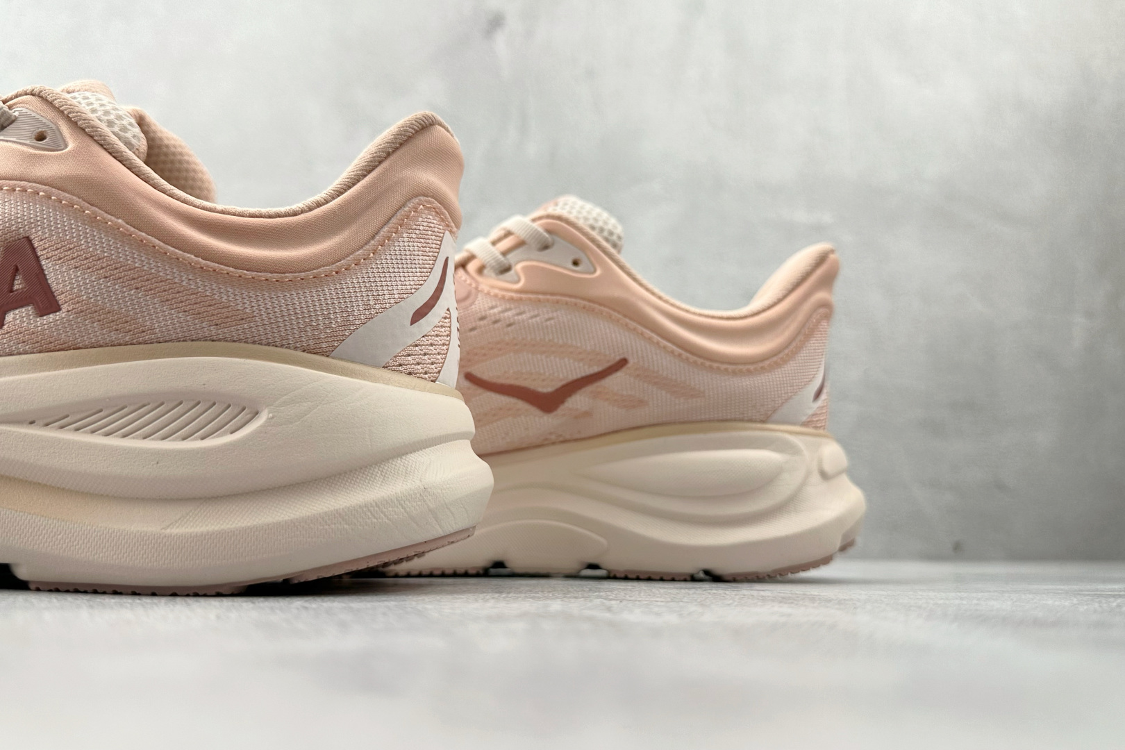 HK 平台专供 HOKA ONE ONE Bondi 9 粉色货号：-RLTT尺码：36 36.5 37