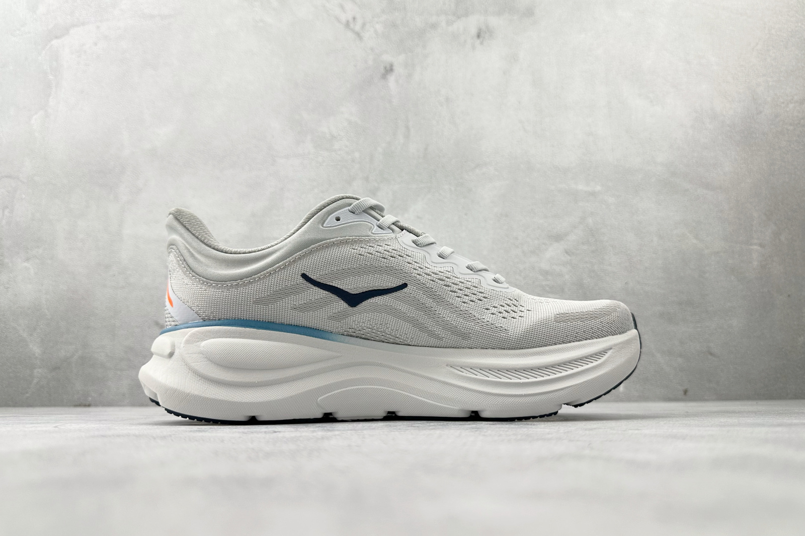 180 平台专供 HOKA ONE ONE Bondi 9 灰色 1162011-SSTC