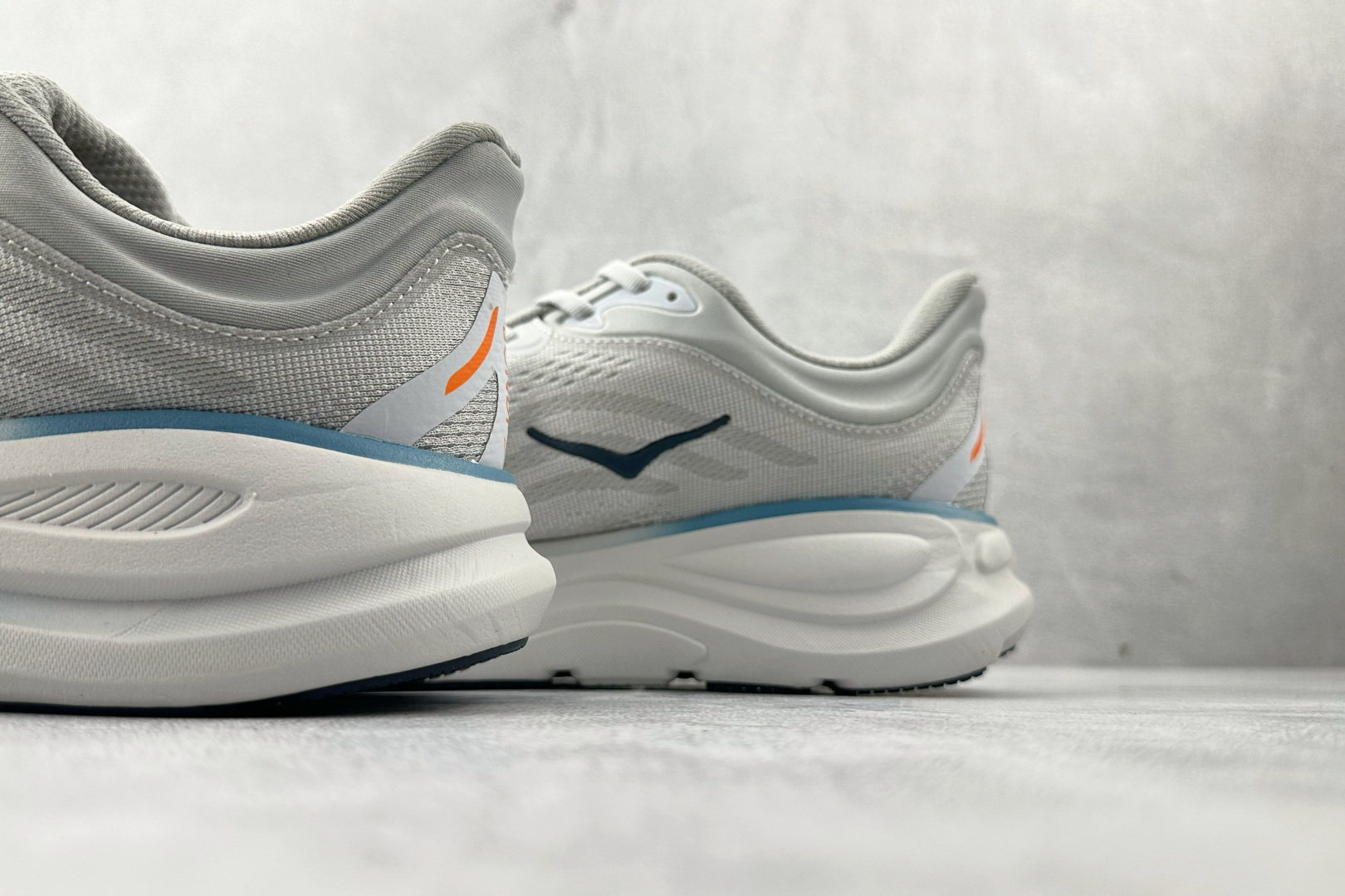 180 平台专供 HOKA ONE ONE Bondi 9 灰色 1162011-SSTC